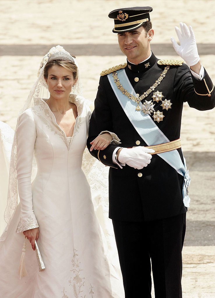 Felipe de Borbón y Letizia Ortiz en su boda, en Almudena el 22 de mayo de 2004 en Madrid. I Foto: Getty Images.