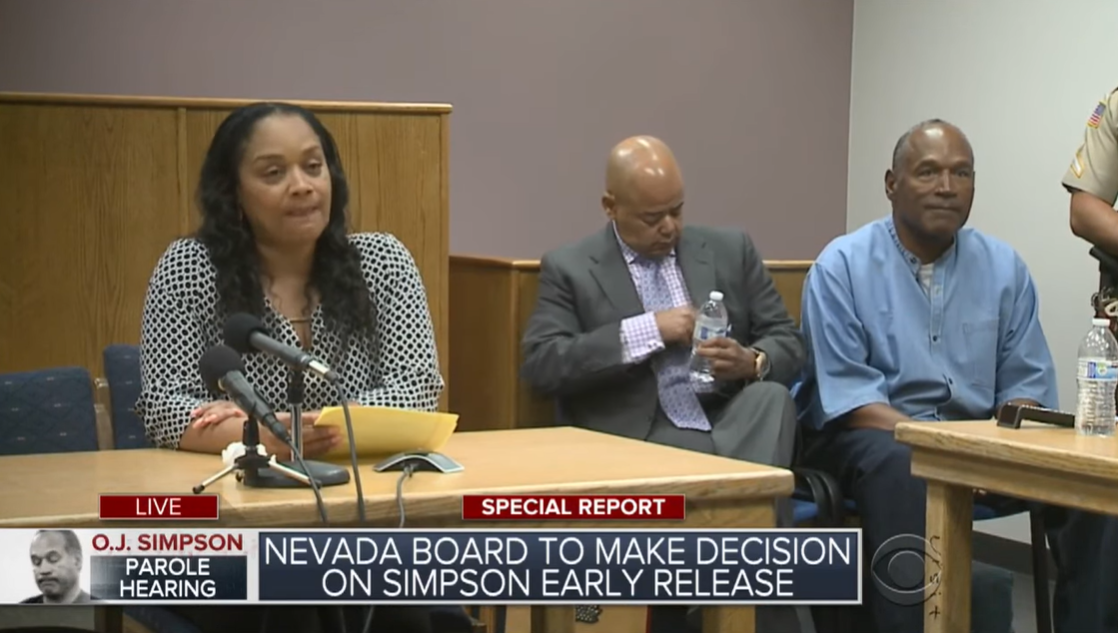 Arnelle Simpson habla sobre la visión positiva de la vida de su padre, O.J. Simpson, ante una junta de libertad condicional en 2017 en Nevada | Foto: YouTube/CBSNewYork