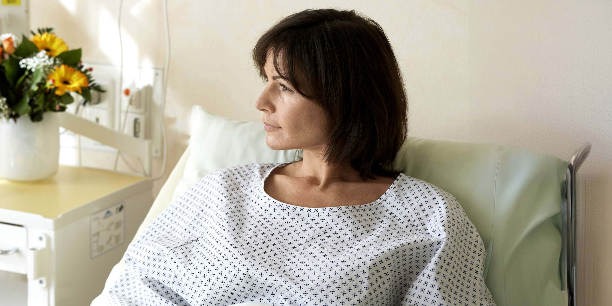 Una mujer en la cama | Fuente: Shutterstock