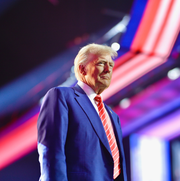 Donald Trump fotografiado ligeramente sonriente, con fecha de diciembre de 2024 | Fuente: Instagram/therealdonaldtrump