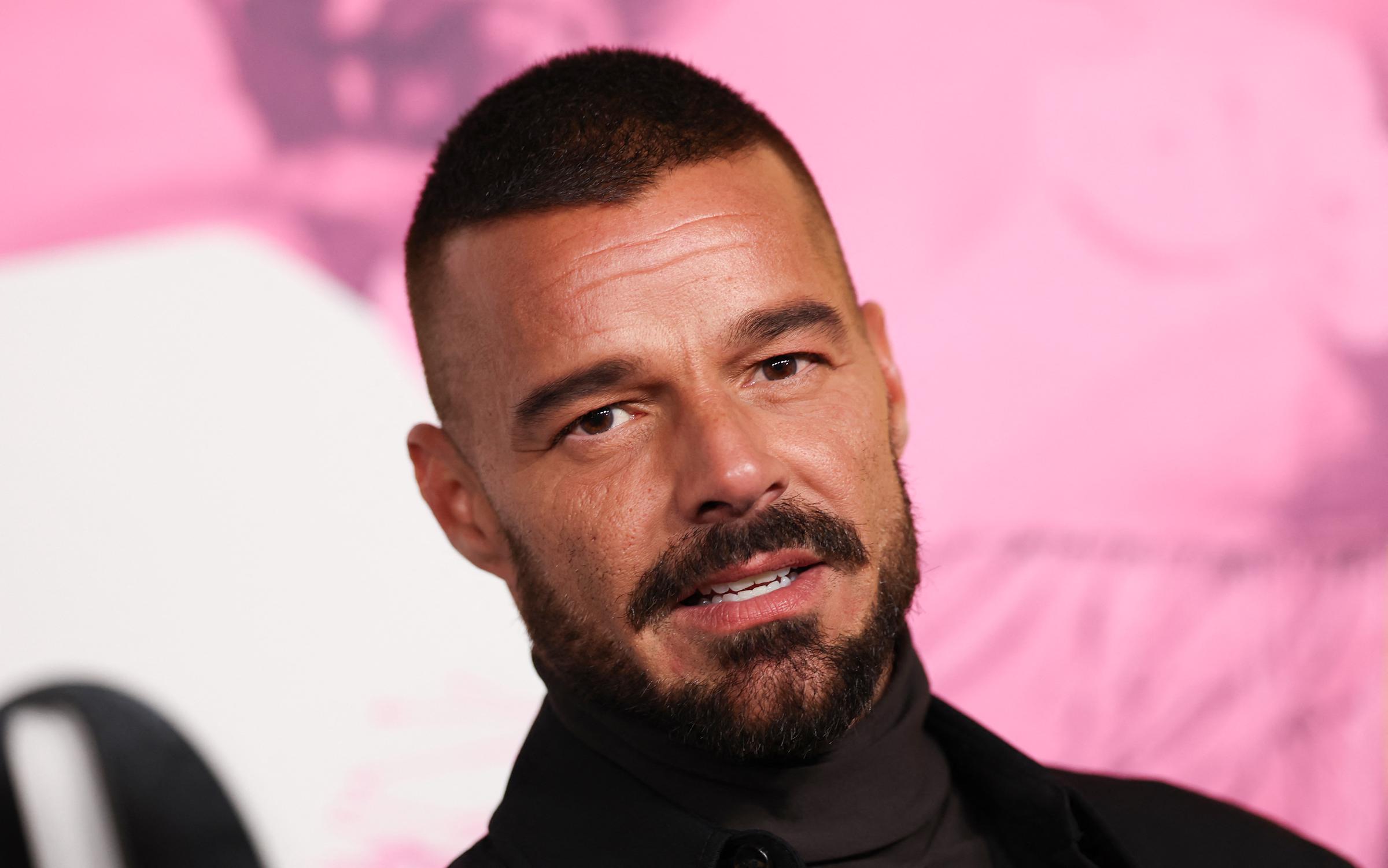 Ricky Martin asiste al evento oficial de Apple TV "Palm Royale" para la nominación al Emmy (For Your Consideration) en el Wolf Theatre del Saban Media Center en North Hollywood, California, el 15 de enero de 2026. | Fuente: Getty Images