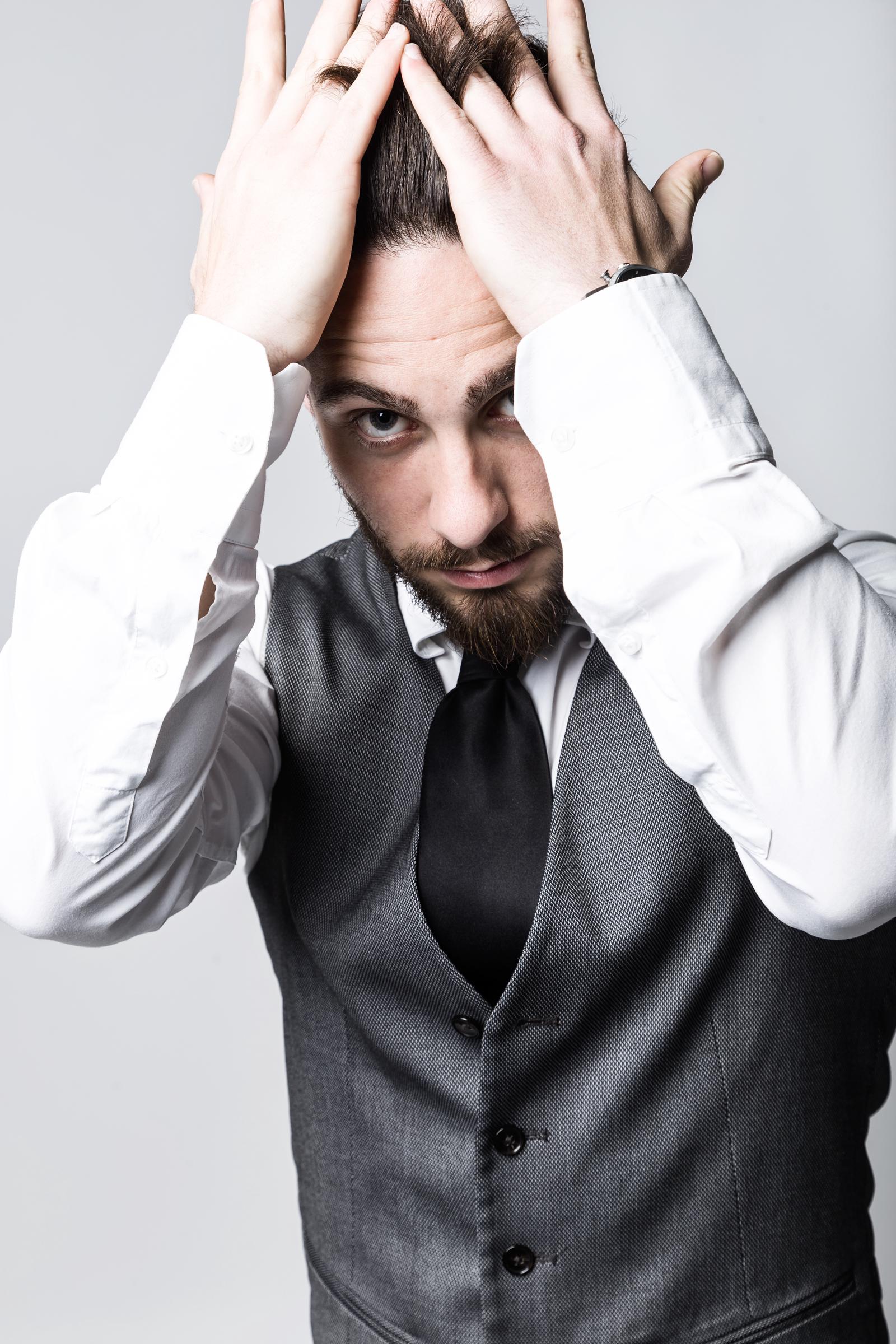 Un hombre ansioso | Fuente: Freepik