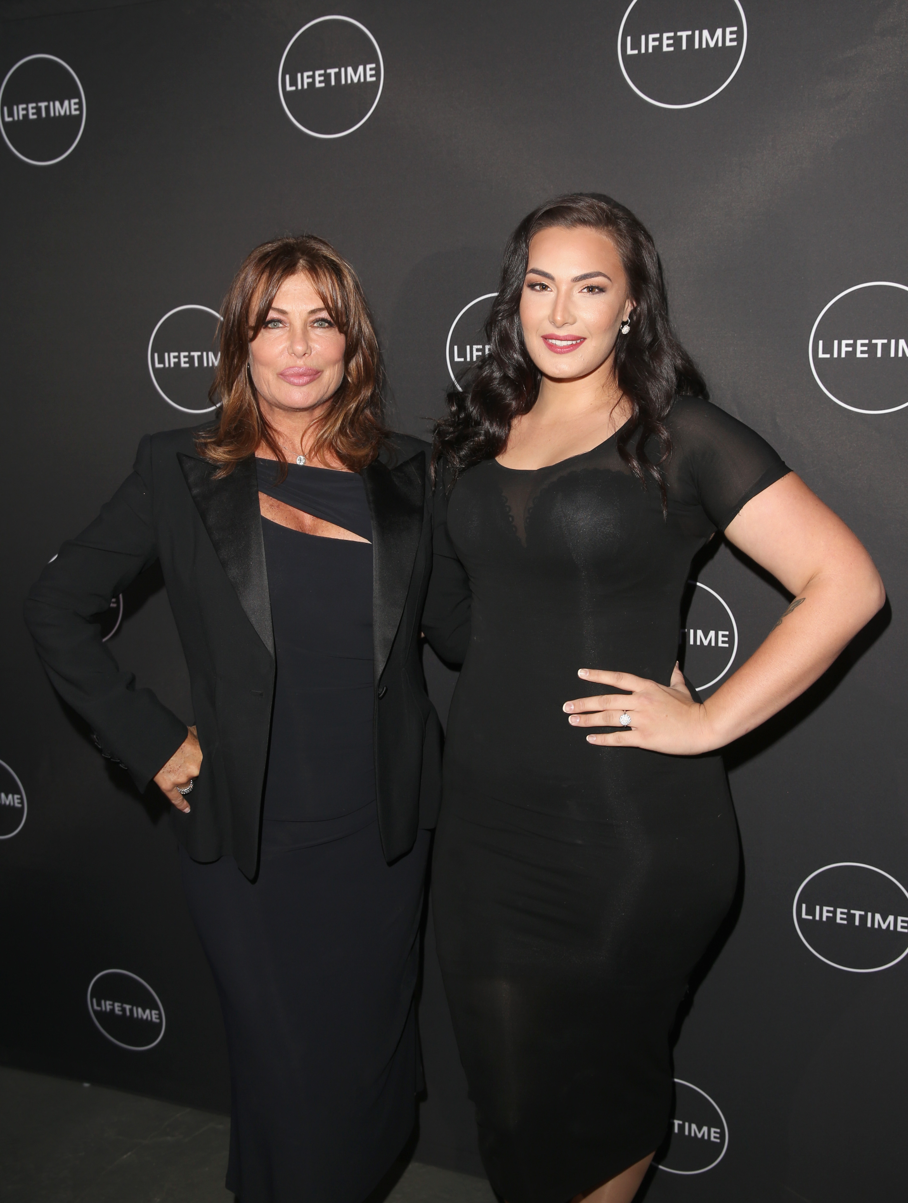 Kelly LeBrock y Arissa LeBrock asisten a la nueva docuserie "Growing Up Supermodel's" Exclusive LIVE Viewing Party el 16 de agosto de 2017 en Studio City, California. | Fuentes: Getty Images