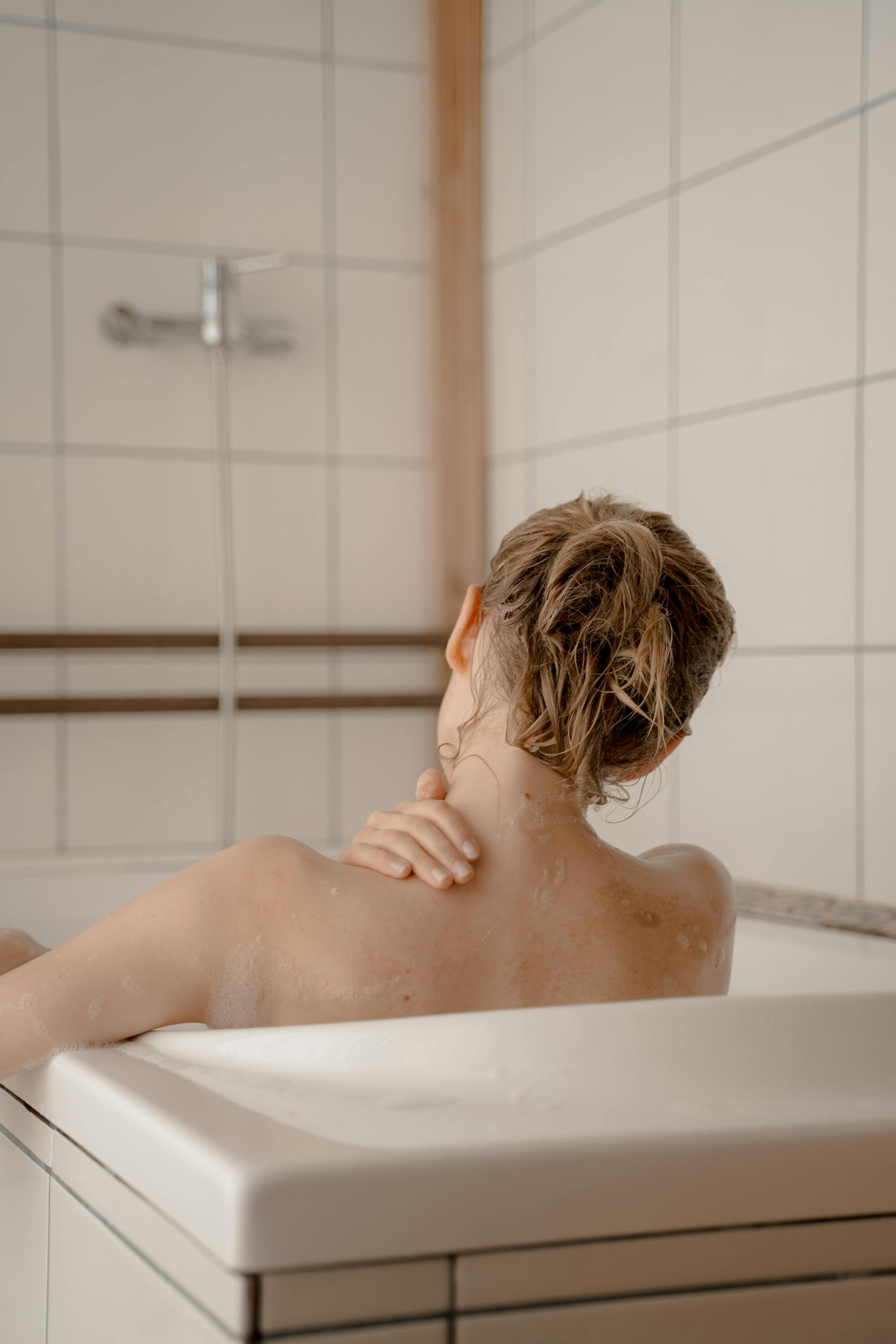 Mujer en la bañera | Fuente: Pexels