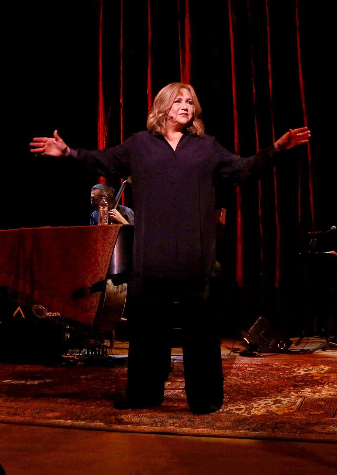 La actriz de Hollywood en la llamada final de apertura de "Kathleen Turner: Finding My Voice" en Broadway el 16 de diciembre de 2021, en Nueva York. | Fuente: Getty Images