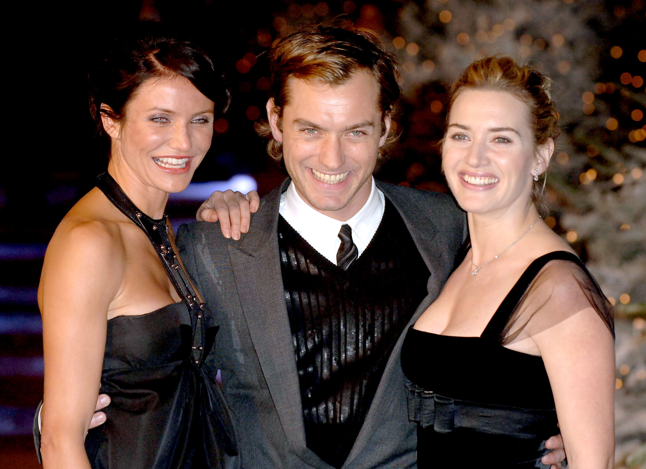 Cameron Diaz, Jude Law y Kate Winslet durante el estreno en Londres de "The Holiday" en el Odeon Leicester Square de Londres | Foto: Getty Images