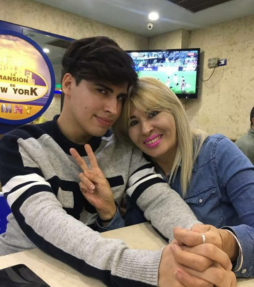 La Divaza posa con su madre  Keyna Álvarez. | Fuente: Instagram La Divaza.