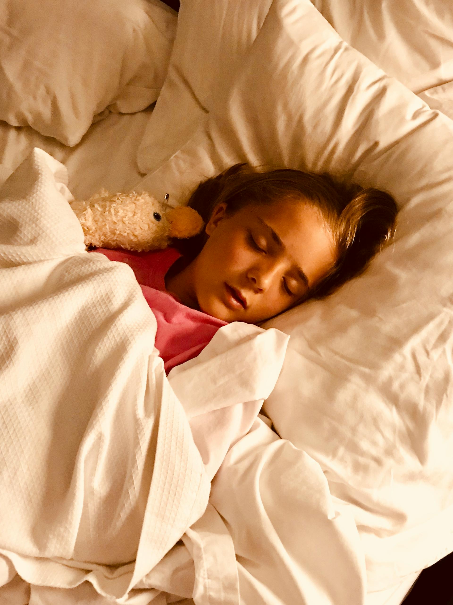 Una niña durmiendo | Foto: Pexels