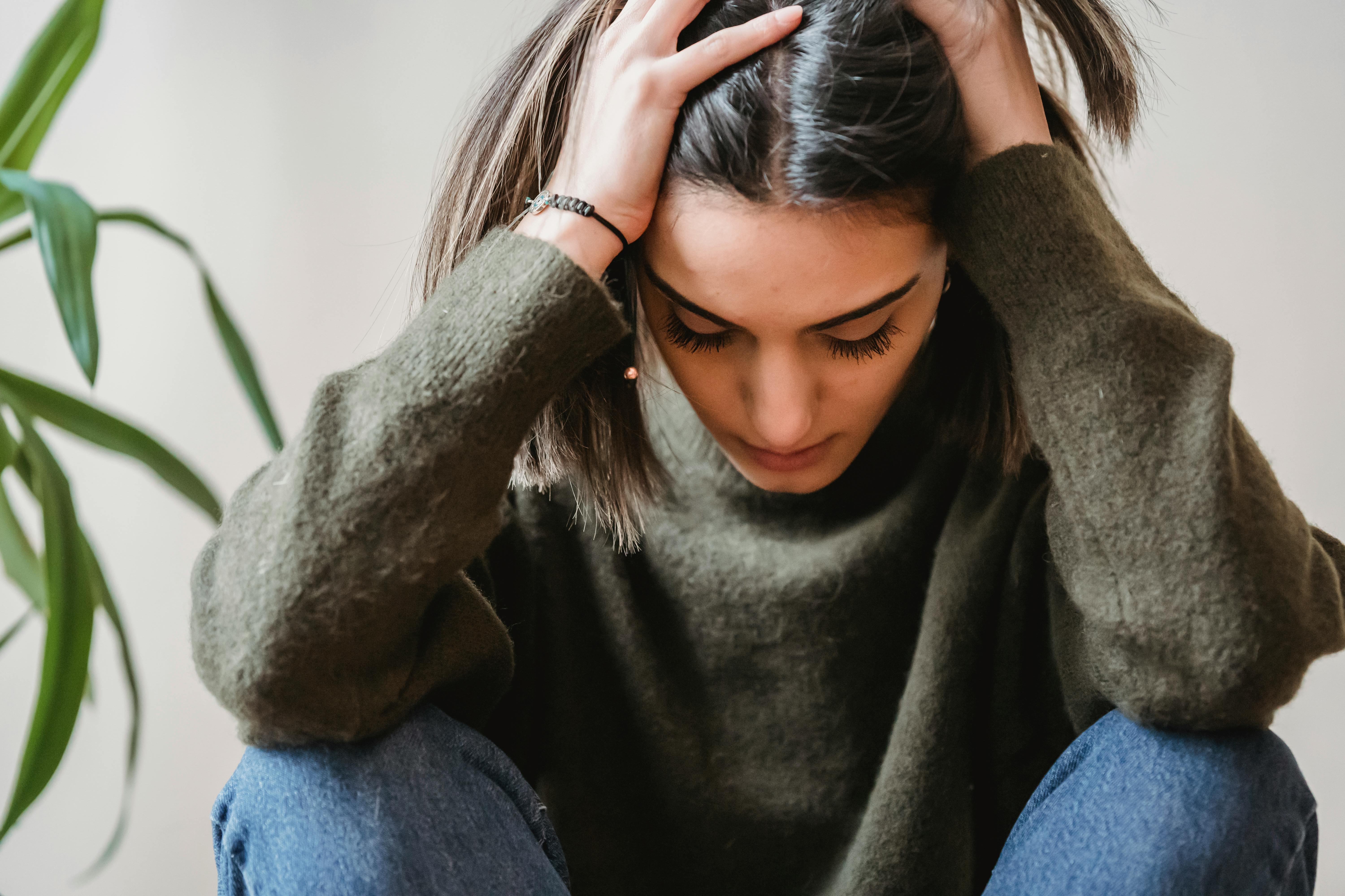 Una joven alterada | Fuente: Pexels