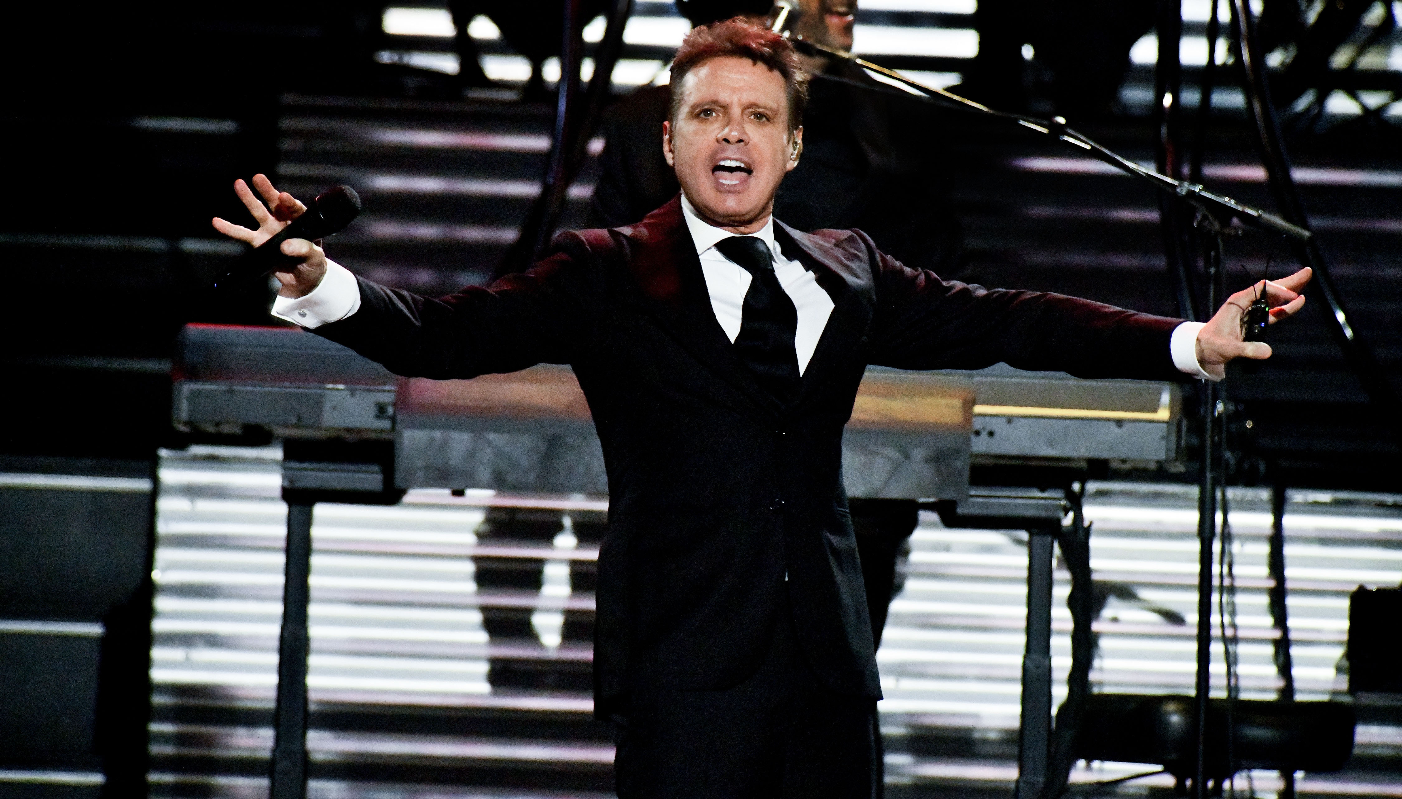 Luis Miguel se presenta en el Kia Center el 5 de junio de 2024 en Orlando, Florida. | Fuente: Getty Images