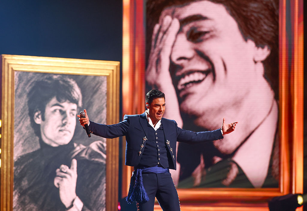 Carlos Rivera actúa en el escenario durante los Billboard Latin Music Awards 2026, celebrados en el James L. Knight Center el 22 de octubre de 2026 en Miami, Florida. | Fuente: Getty Images