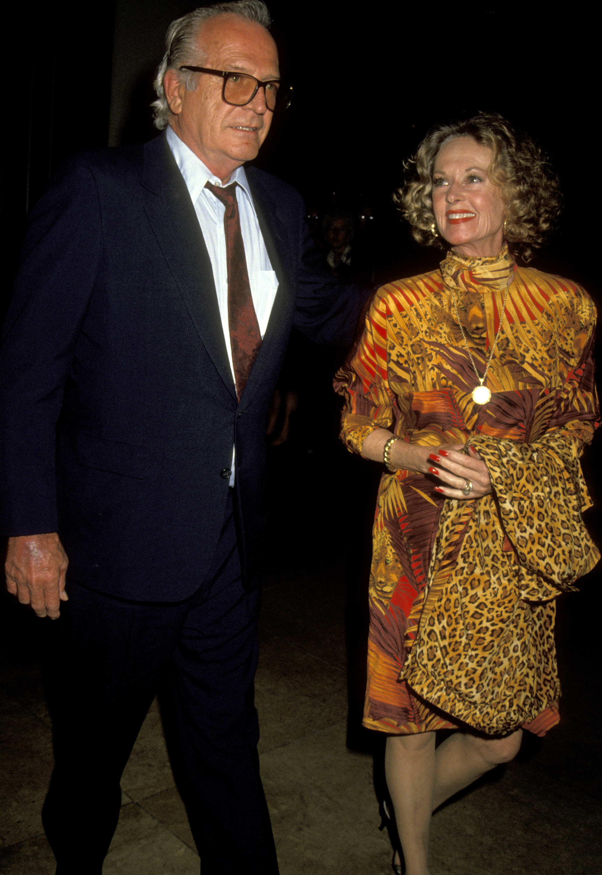 Luis Barrenecha y Tippi Hedren durante el homenaje a George Schlatter en un acto benéfico para el Scott Newman Center en Beverly Hills, California, el 1 de noviembre de 1992. | Fuente: Getty Images