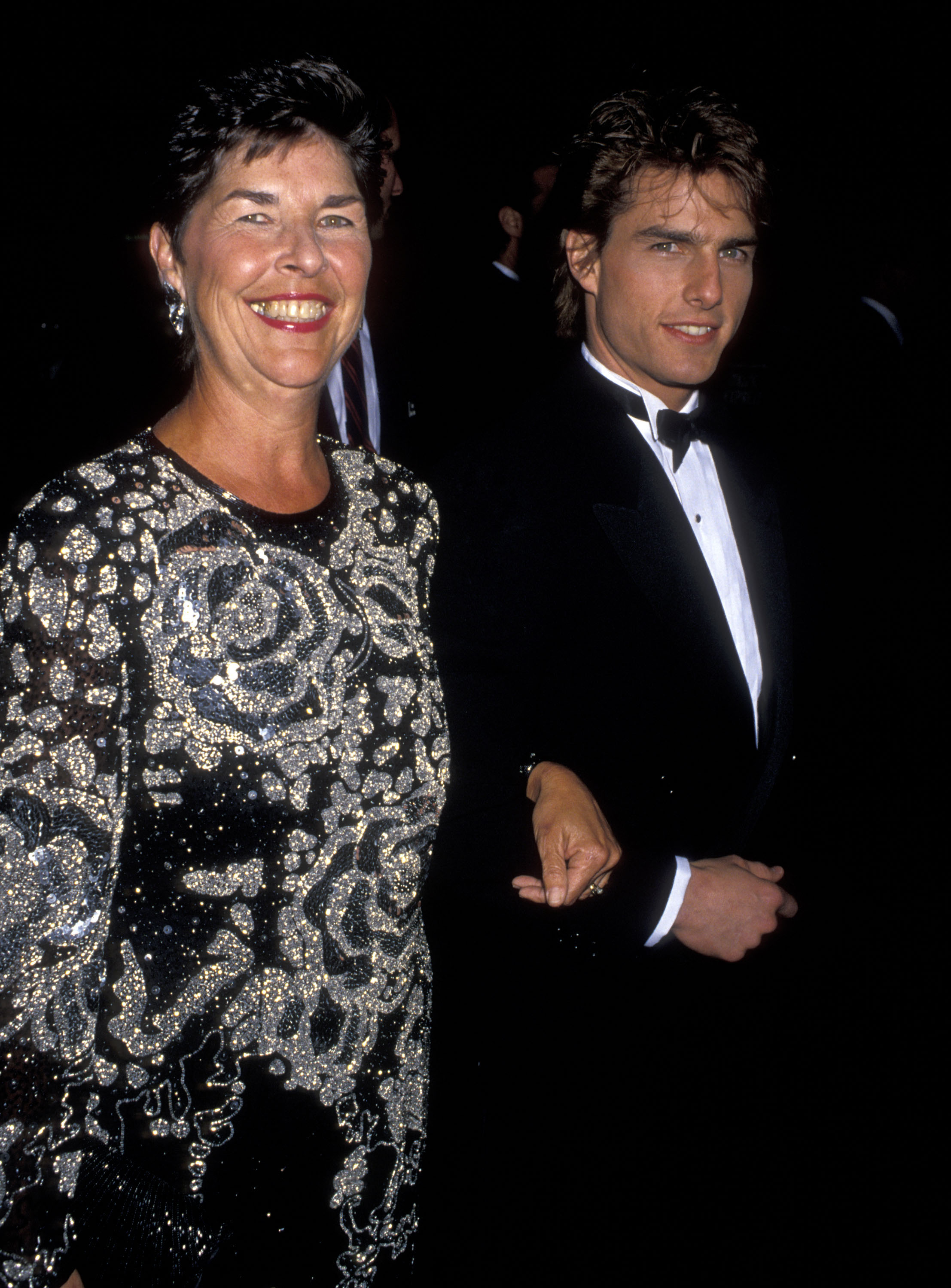 Mary Lee South y Tom Cruise asisten a la 47 edición de los Premios Globo de Oro en Beverly Hills, California, el 20 de enero de 1990 | Fuente: Getty Images