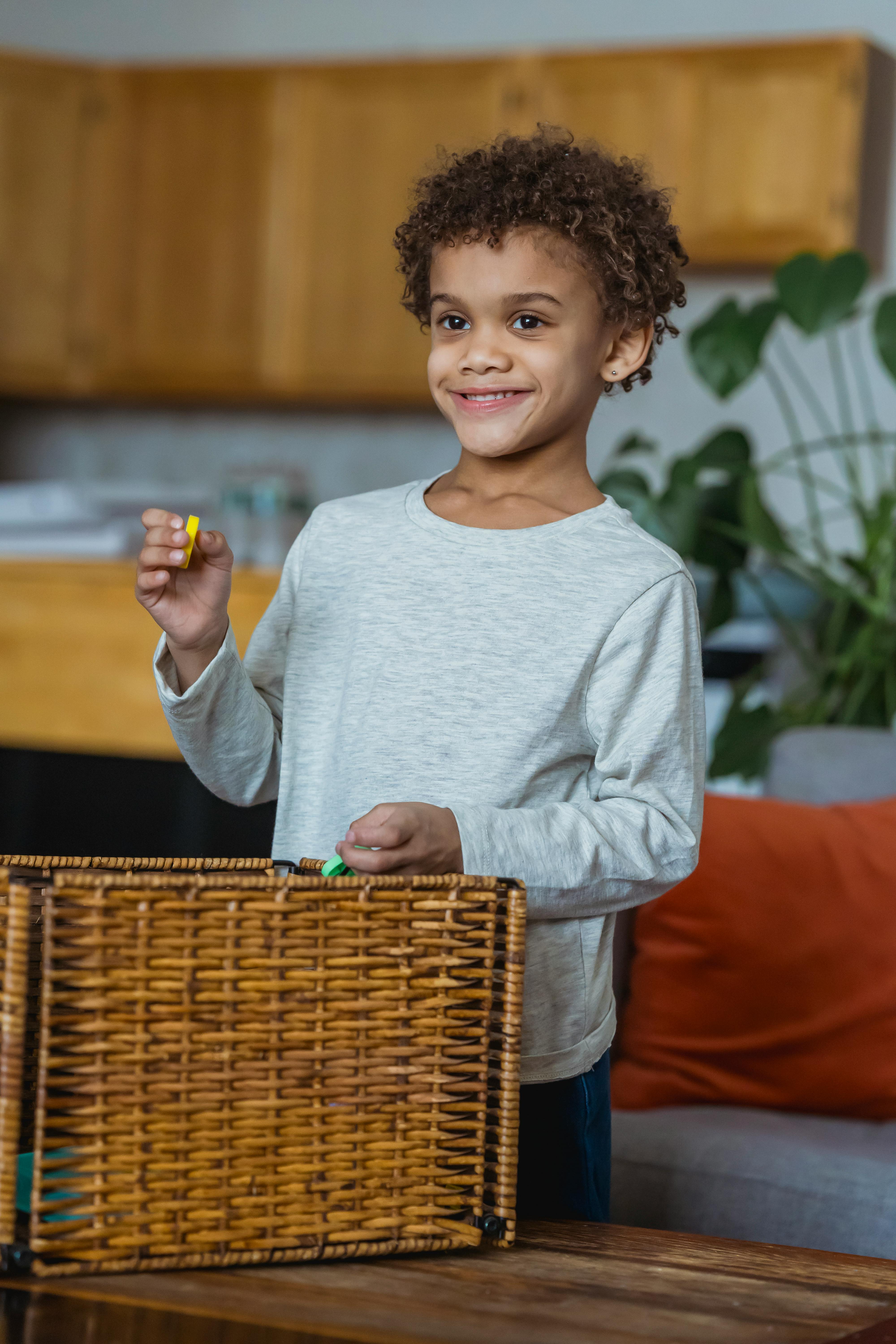 Un niño pequeño sonriente | Fuente: Pexels