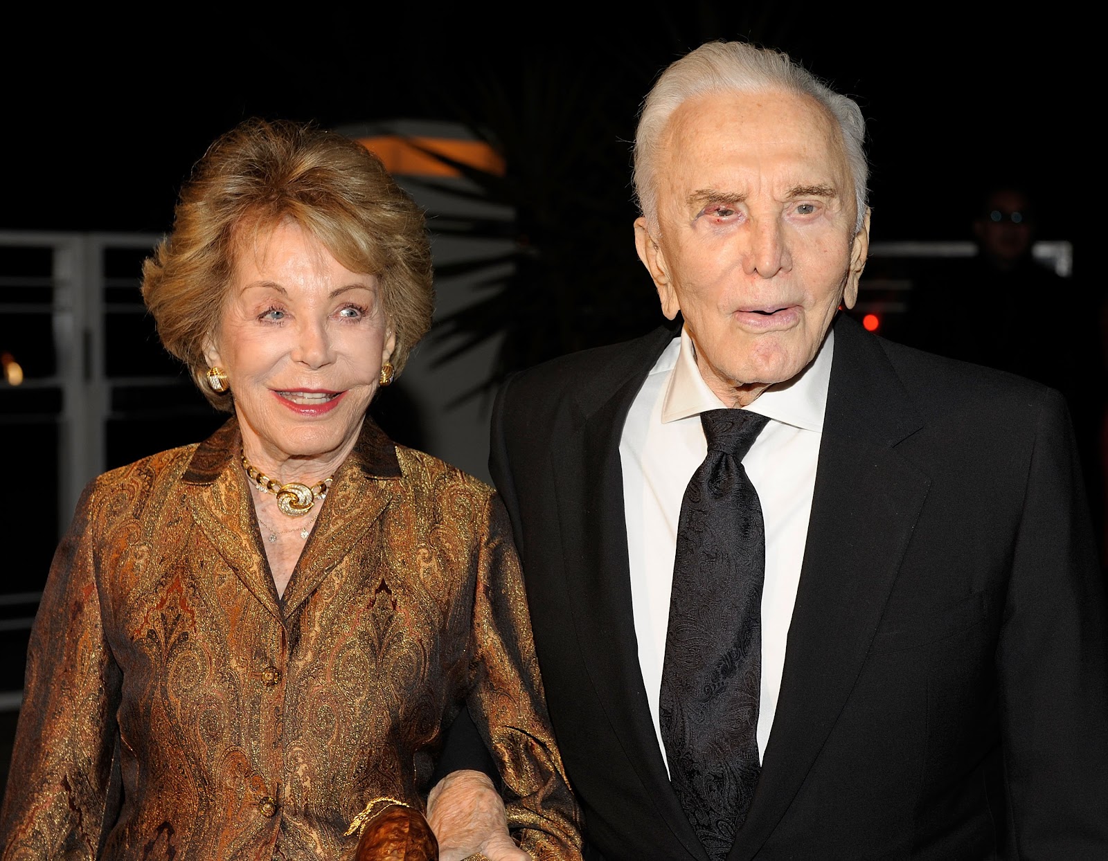 Kirk Douglas y Anne Buydens en California 2009. | Foto: Getty Images