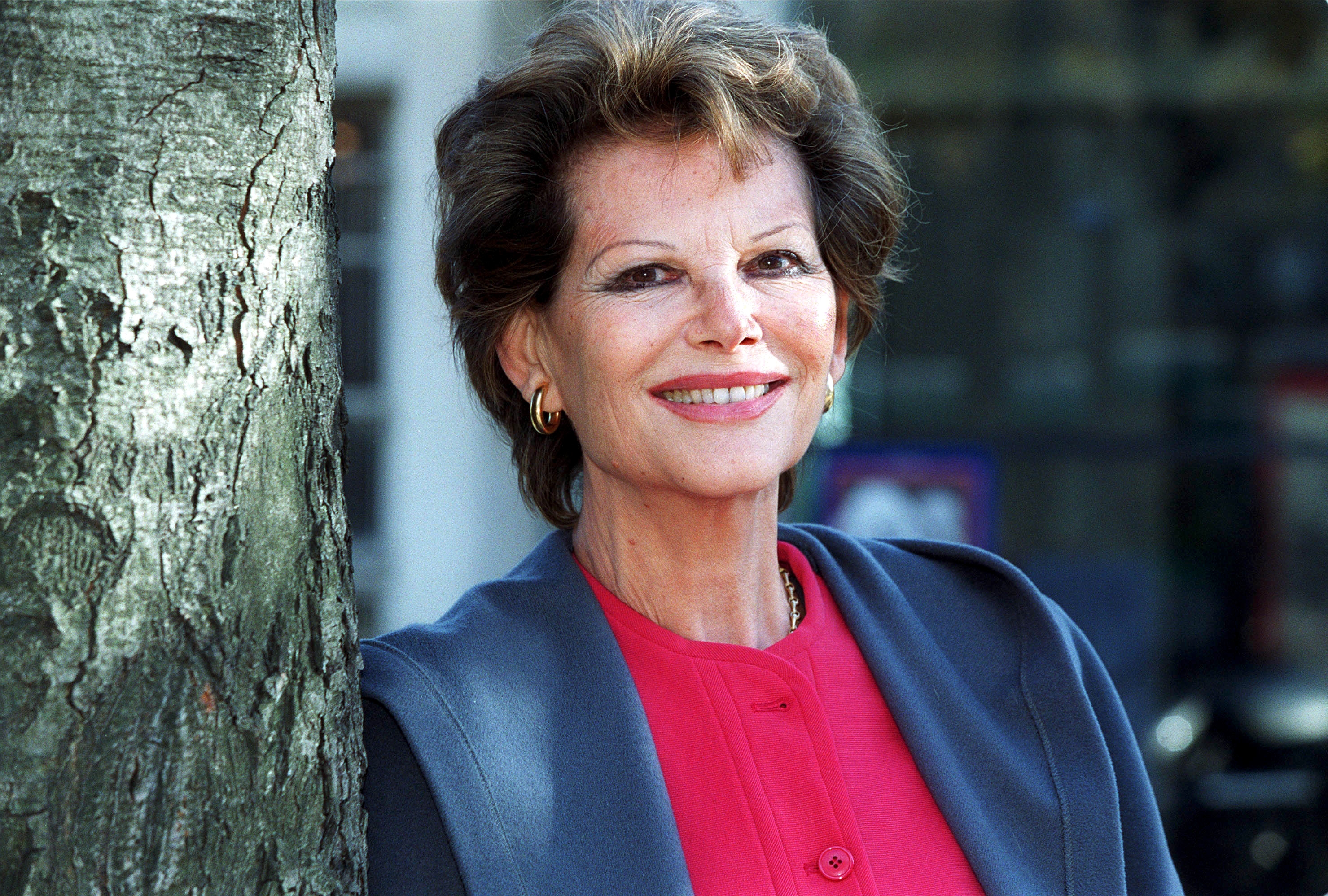 Claudia Cardinale en el plató de "La Venexiana", 1999 | Fuente: Getty Images