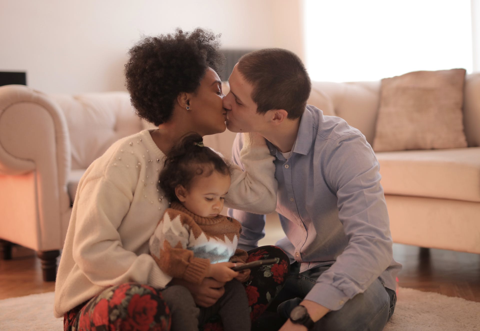 Familia interracial | Foto: Pexels