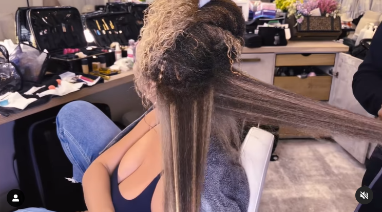 Beyoncé planchando su cabello en un vídeo compartido en abril de 2024 | Foto: Instagram/beyonce