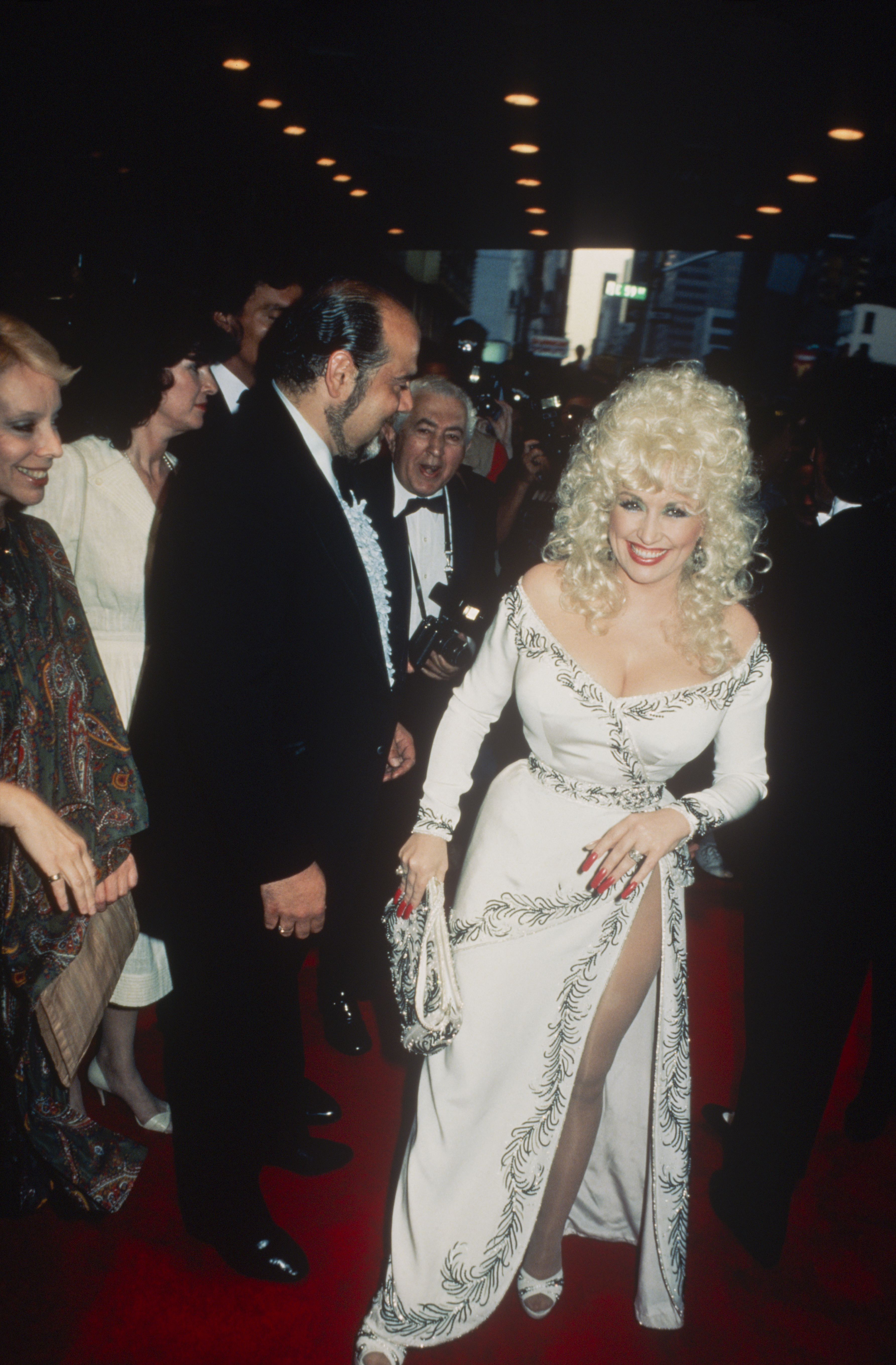 Dolly Parton en un evento formal; cerca de 1970 en Nueva York. | Foto: Getty Images
