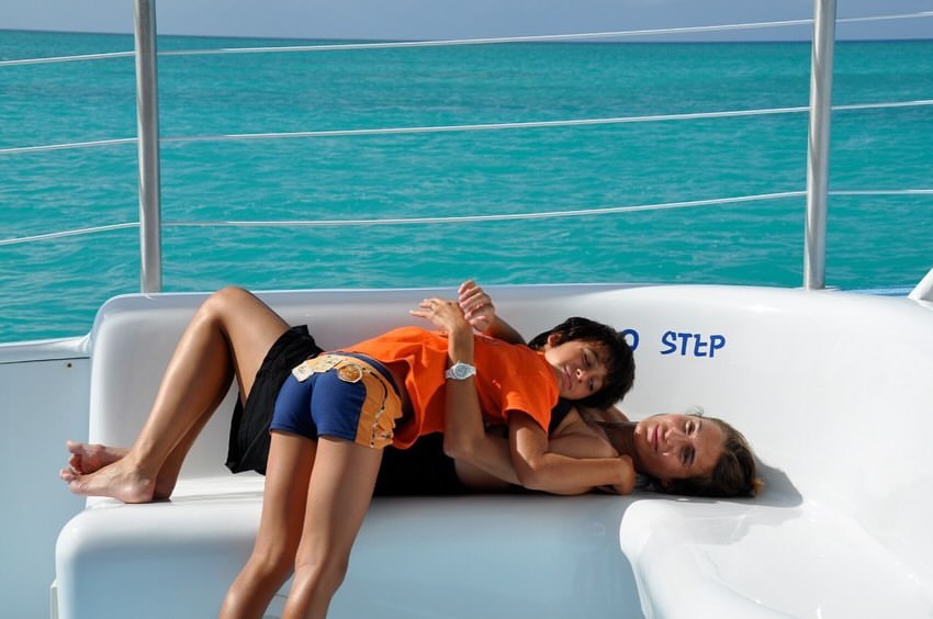 Valentín Yankelevich durante su niñez posando junto a su madre Romina Yan | Fuente: Instagram/ valenyan_