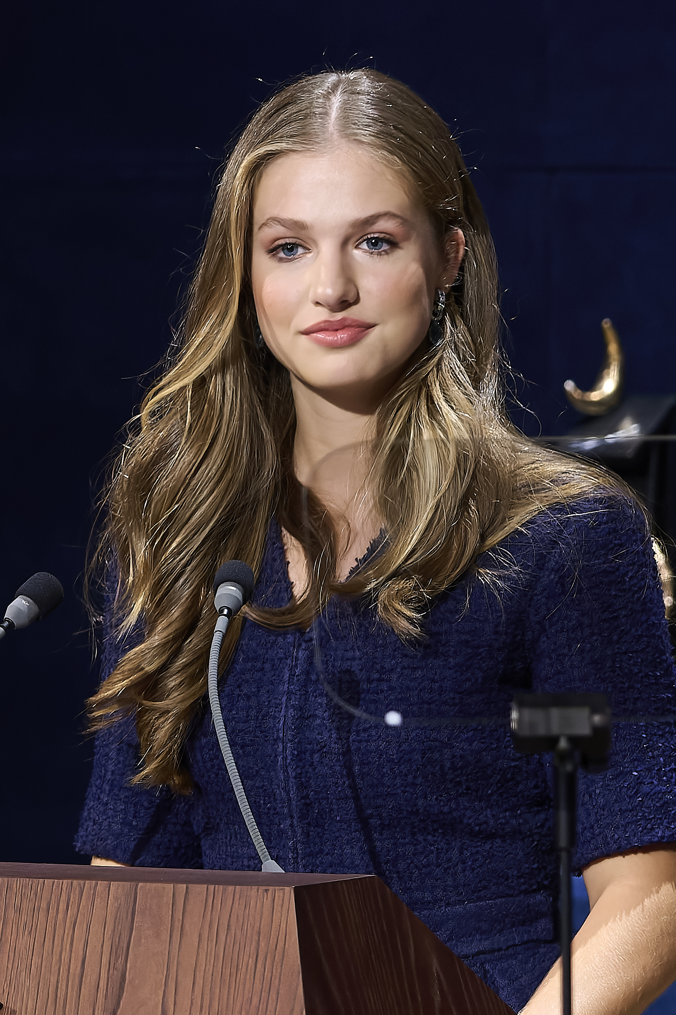 La princesa Leonor de España asiste a la ceremonia de entrega de los Premios Princesa de Asturias 2023 en el Teatro Campoamor el 20 de octubre de 2023 en Asturias, España.