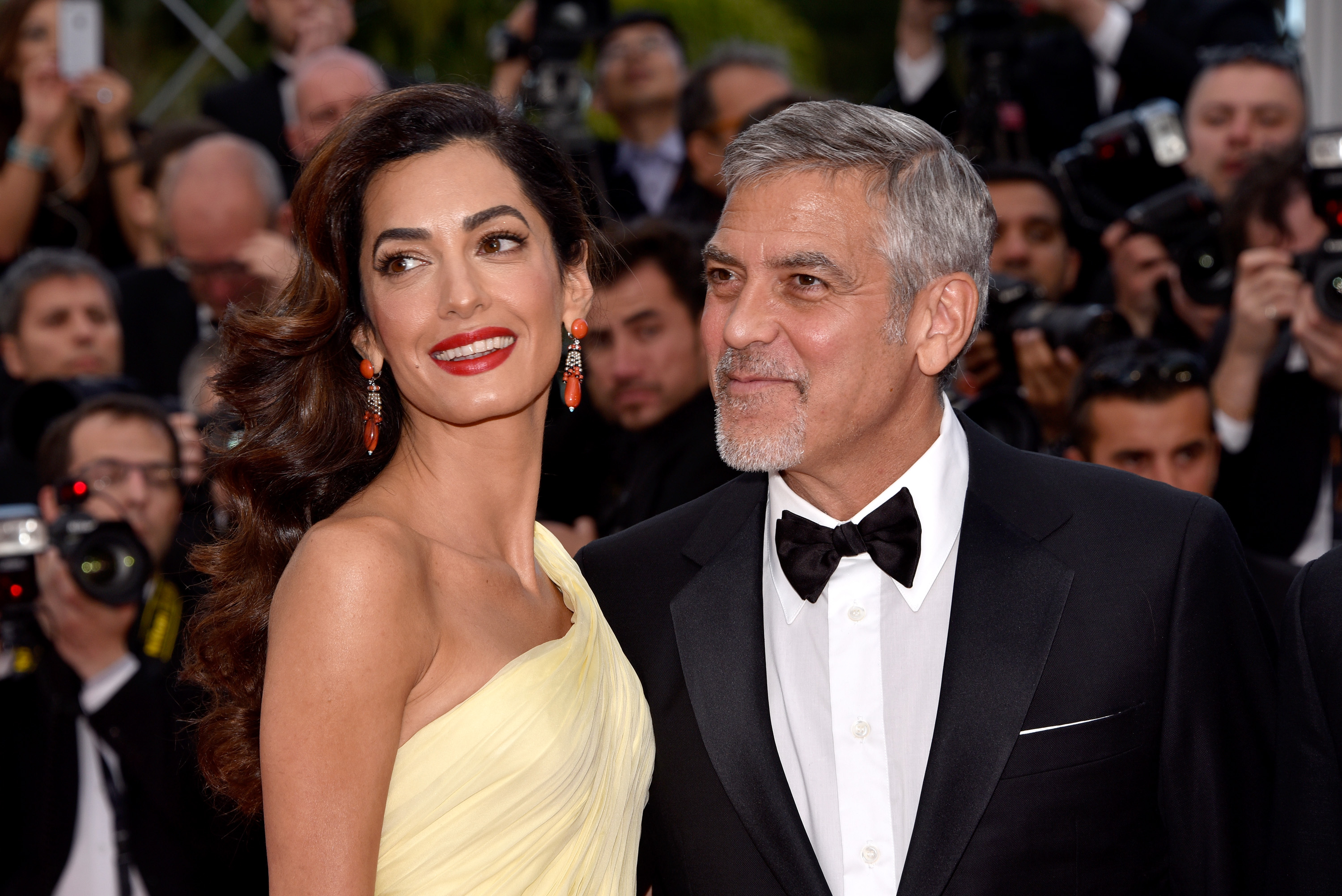 Amal y George Clooney en el estreno de "Money Monster" durante la 69 edición del Festival de Cine de Cannes, Francia, el 12 de mayo de 2016 | Fuente: Getty Images