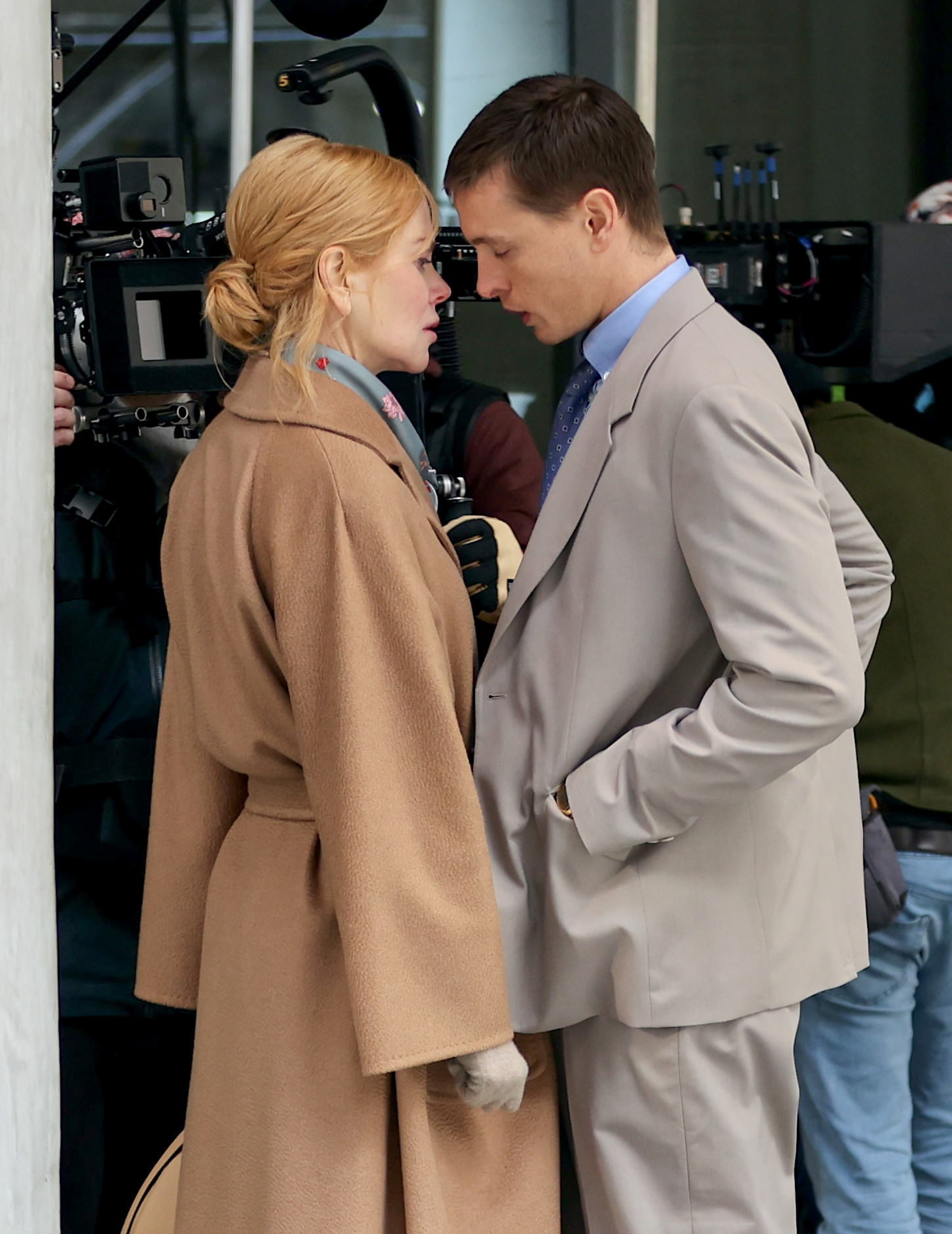 Nicole Kidman y Harris Dickinson son vistos rodando en el set de rodaje de la película 'Babygirl' el 11 de diciembre de 2023, en Nueva York. | Fuente: Getty Images