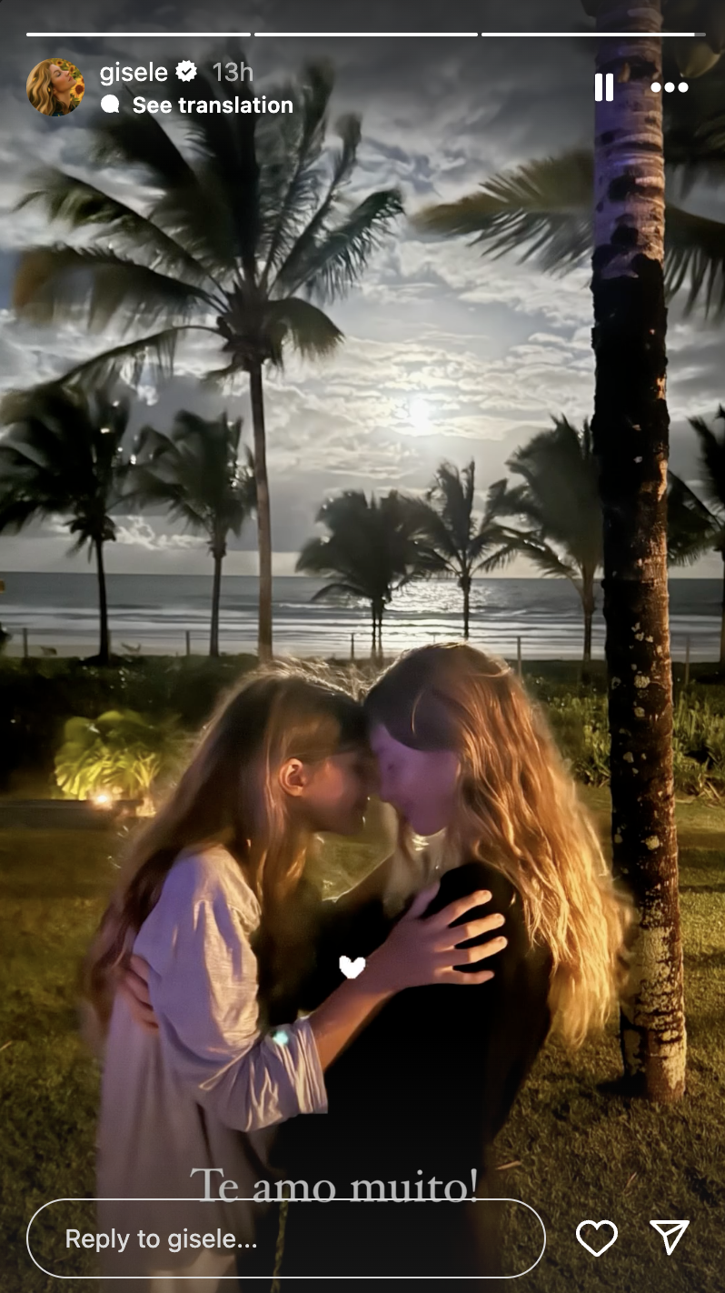 Vivian Brady y Gisele Bündchen compartiendo un tierno momento. | Fuente: Instagram/gisele