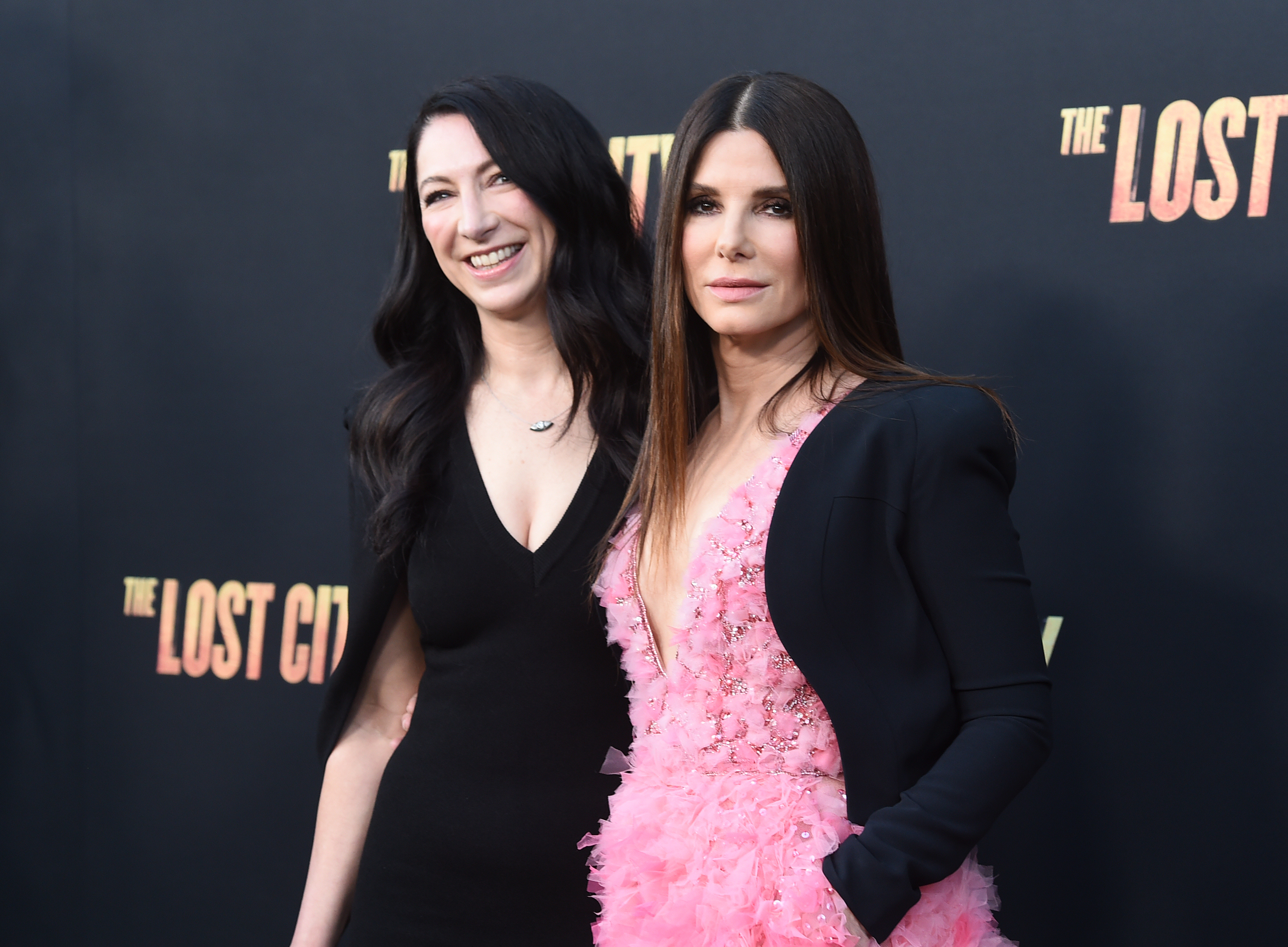 Gesine Bullock-Prado y Sandra Bullock en el estreno de "The Lost City" el 21 de marzo de 2022, en Los Angeles, California | Fuente: Getty Images