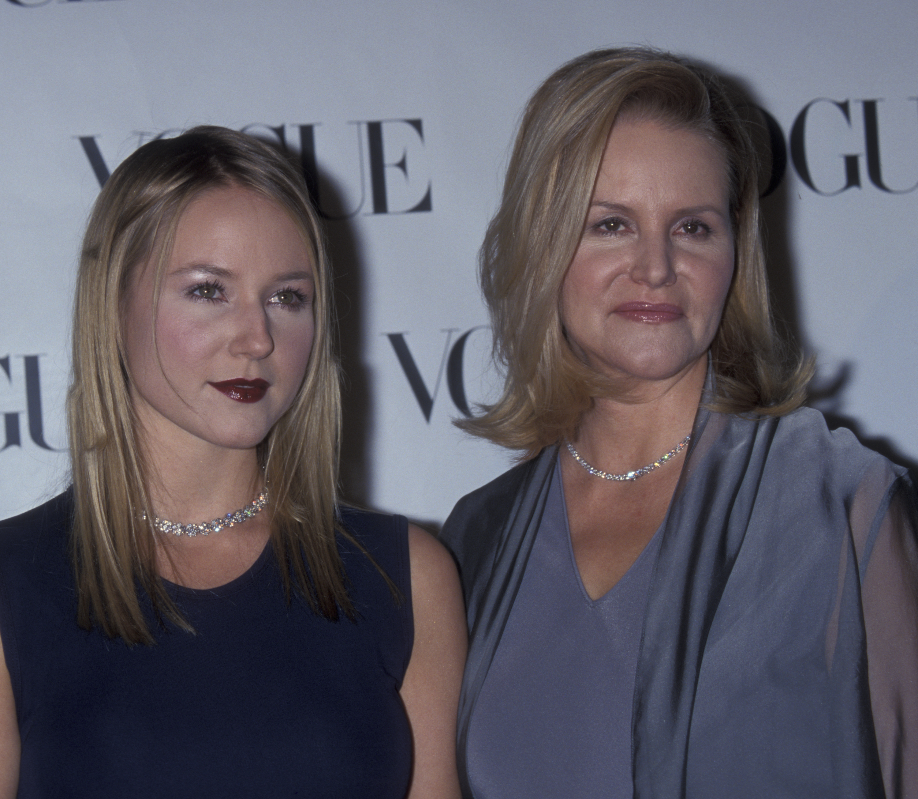 Jewel y Lenedra Caroll asisten a la fiesta de la revista Vogue en el Puck Building de Nueva York, el 20 de enero de 1999. | Fuente: Getty Images