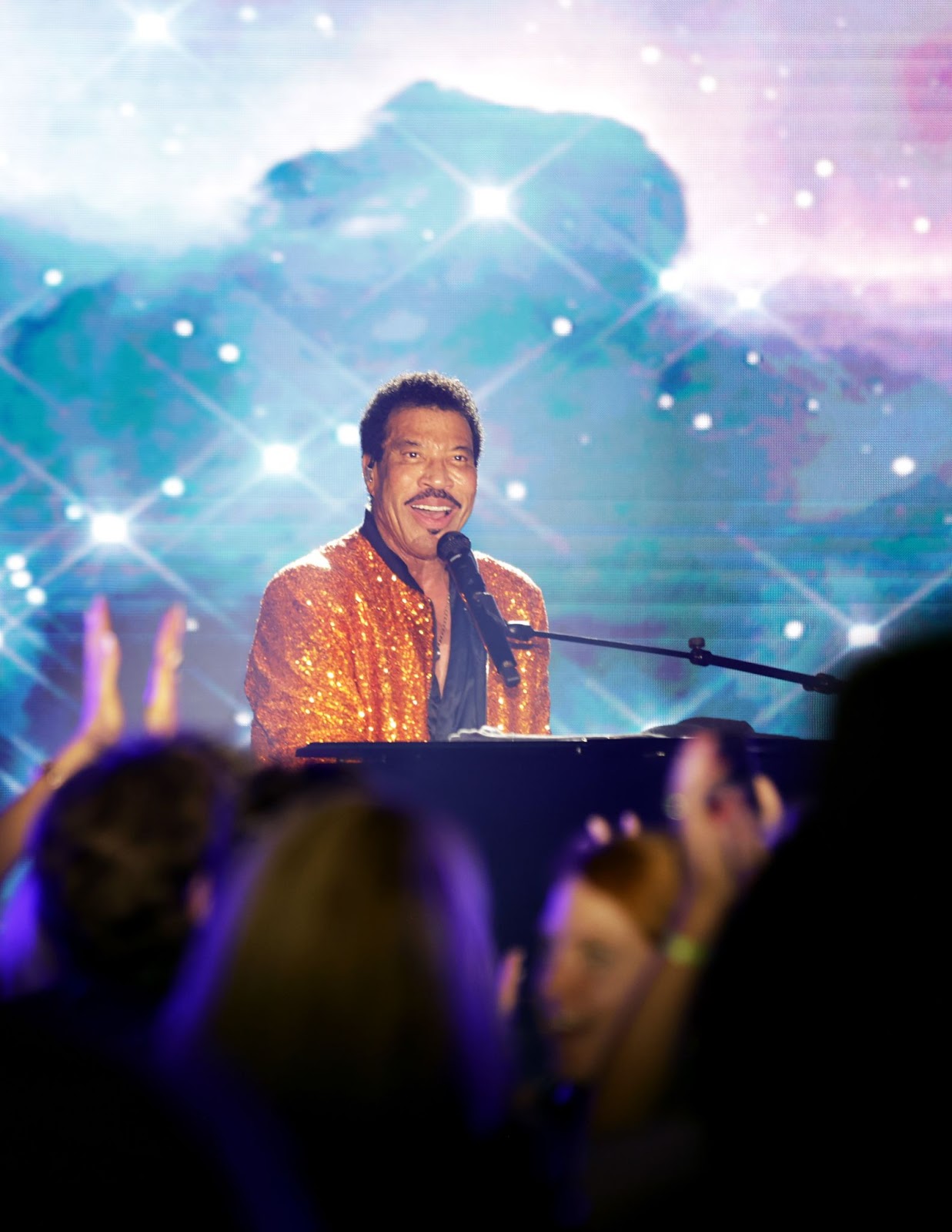 Lionel Richie actuando en directo el 18 de febrero de 2023, en Palm Beach, Florida. | Fuente: Getty Images