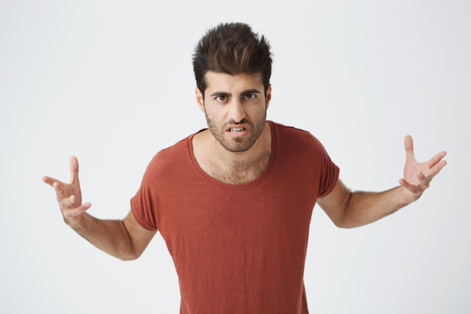 Un hombre molesto | Fuente: Freepik