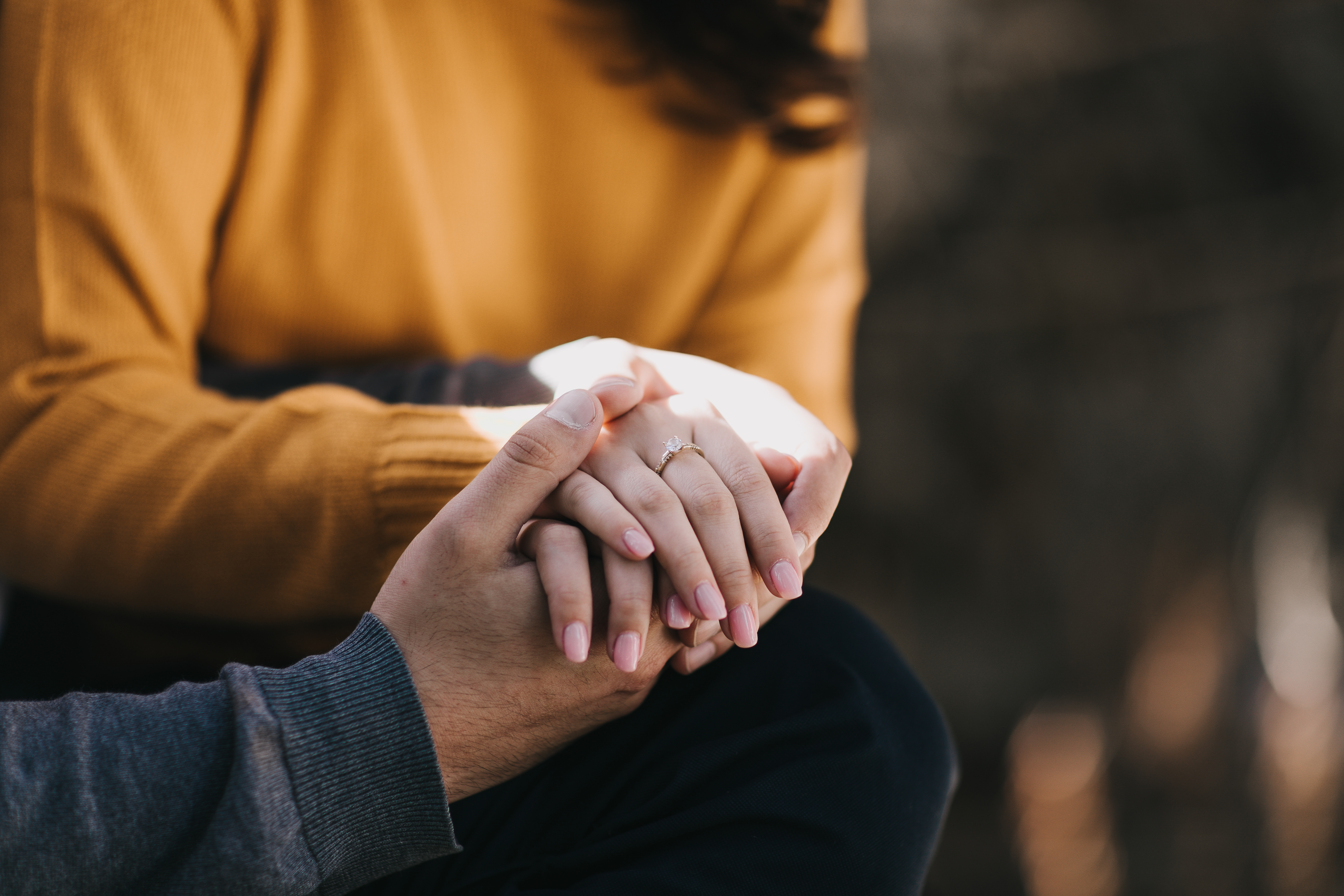 Personas tomadas de la mano | Foto: Shutterstock