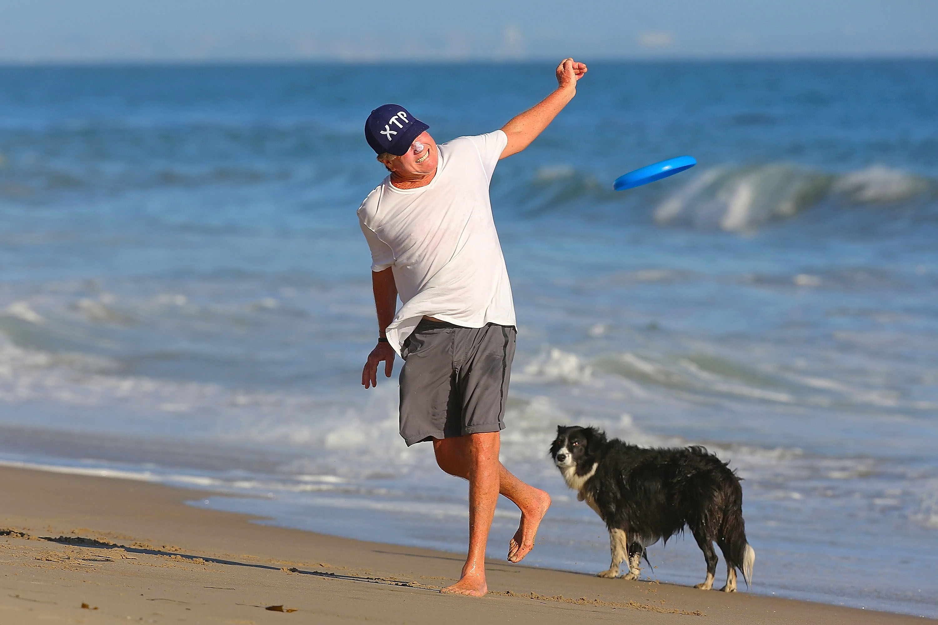 Ryan O'Neal en una playa de Malibú, Los Ángeles, California, el 3 de septiembre de 2012 | Fuente: Getty Images