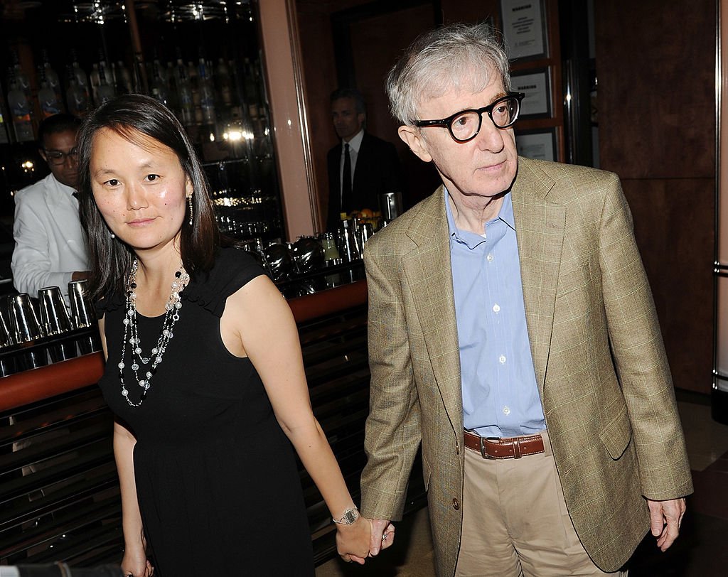 Soon Yi Previn y Woody Allen el 14 de septiembre de 2010 en la ciudad de Nueva York. | Foto: Getty Images