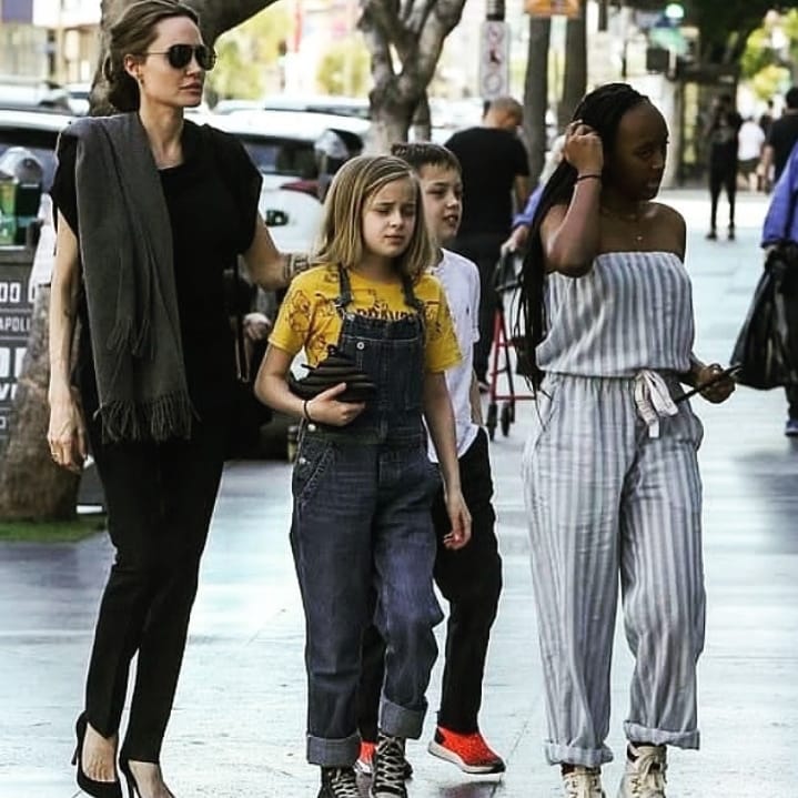 Angelina Jolie pasea con sus hijos | Foto: Twitter/Ajolieph