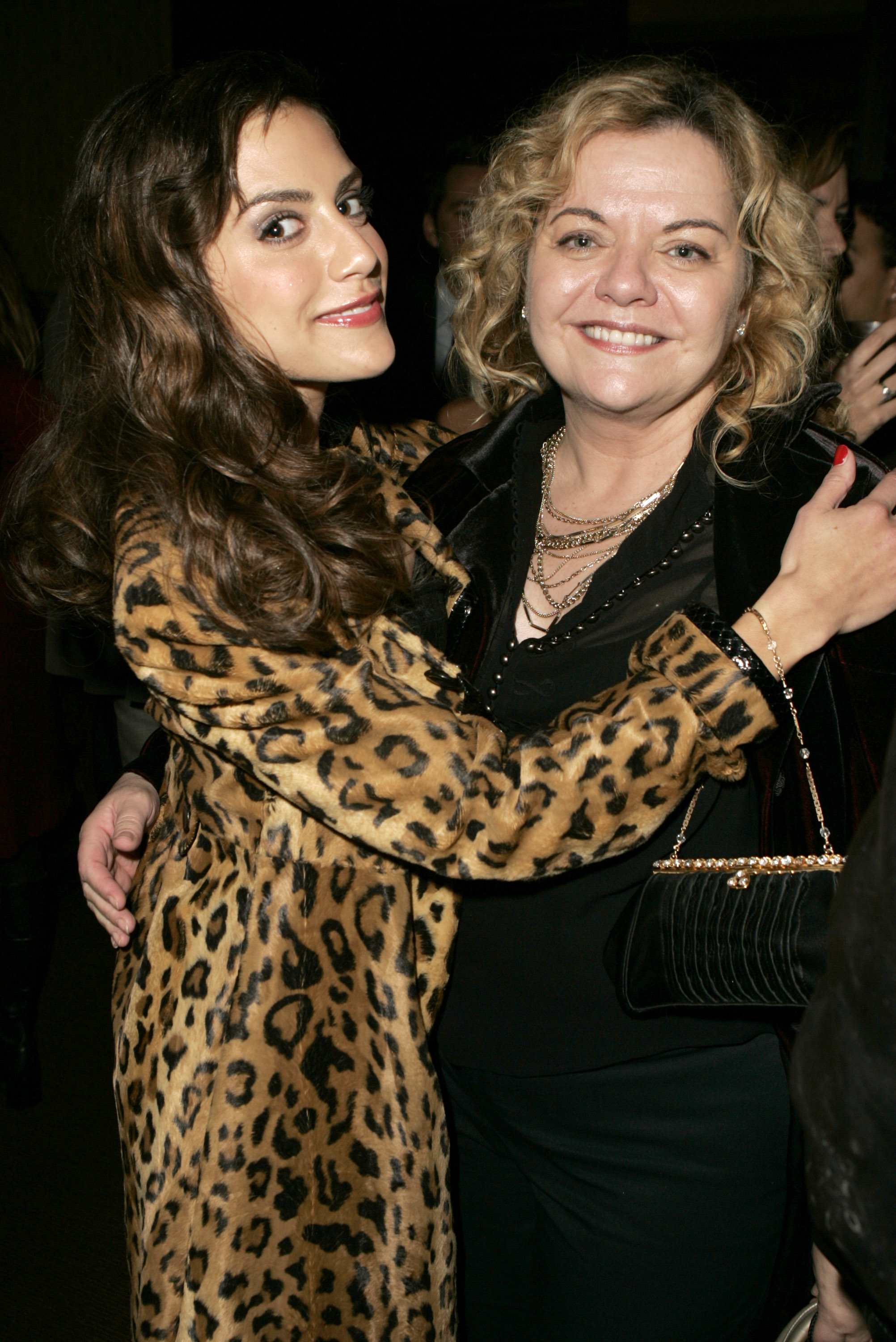 Brittany y Sharon Murphy en el salón de estrenos el 7 de noviembre de 2004, en Hollywood, California | Fuente: Getty Images