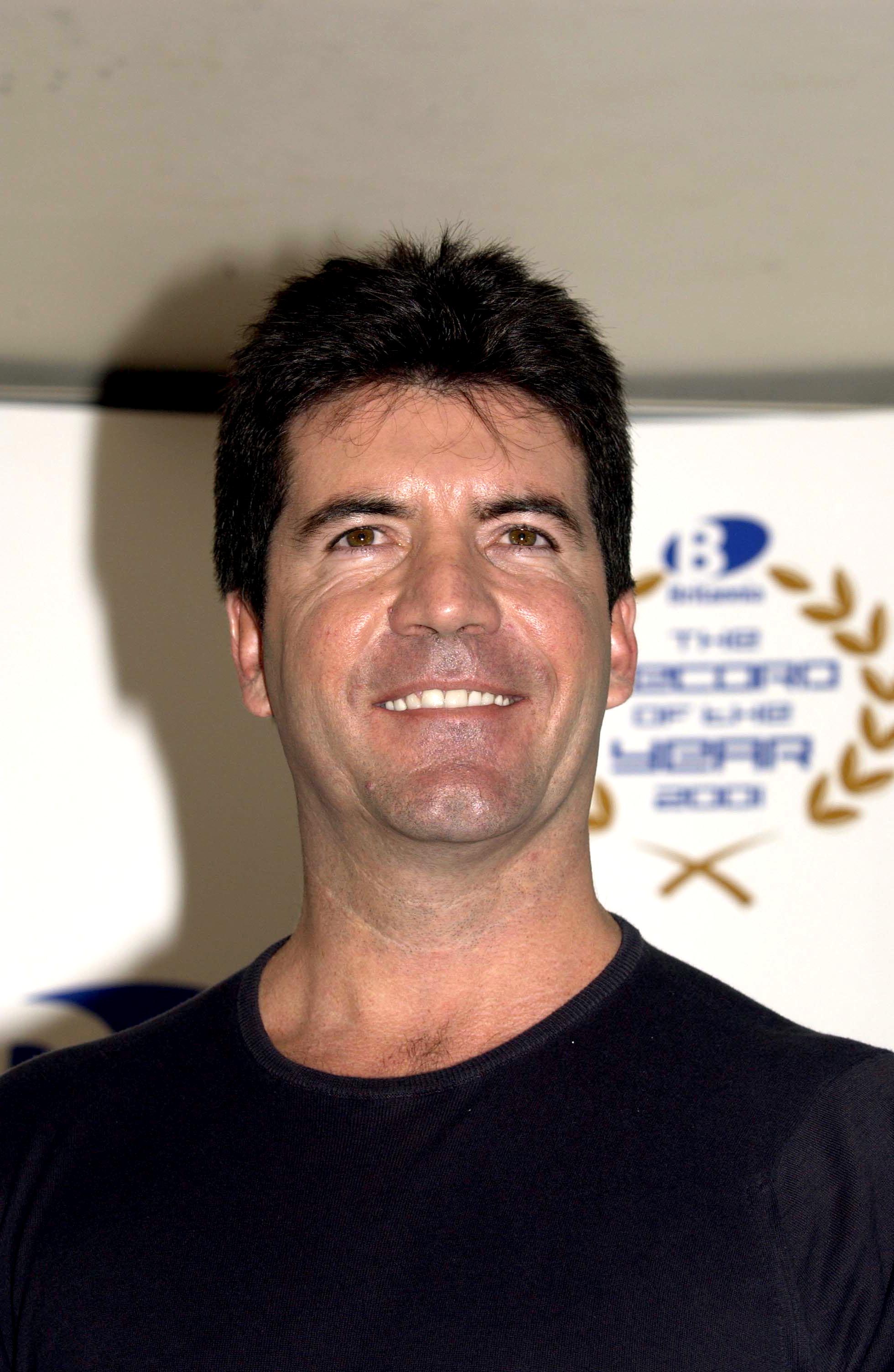 Simon Cowell en el Hard Rock Cafe el 22 de noviembre de 2001 | Fuente: Getty Images