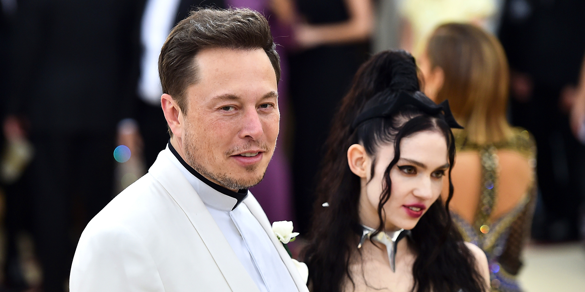 Elon Musk y Grimes. | Fuente: Getty Images