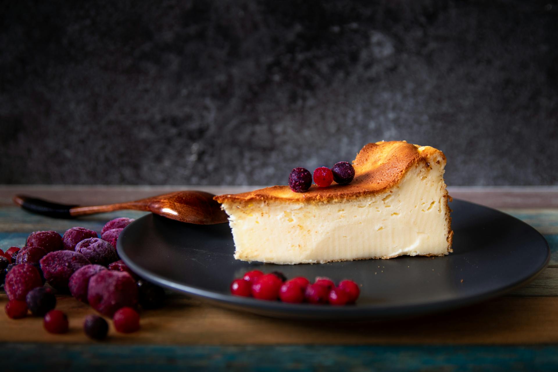 Un trozo de tarta de queso | Fuente: Pexels