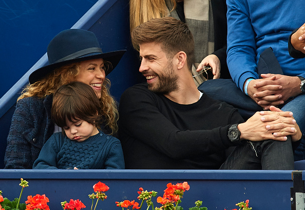 La estrella del pop Shakira y su esposo Gerard Piqué, del FC Barcelona, asisten a la final durante el séptimo día del Barcelona Open Banc Sabadell en el Real Club de Tenis Barcelona, el 26 de abril de 2015 en Barcelona, España | Fuente: Getty Images