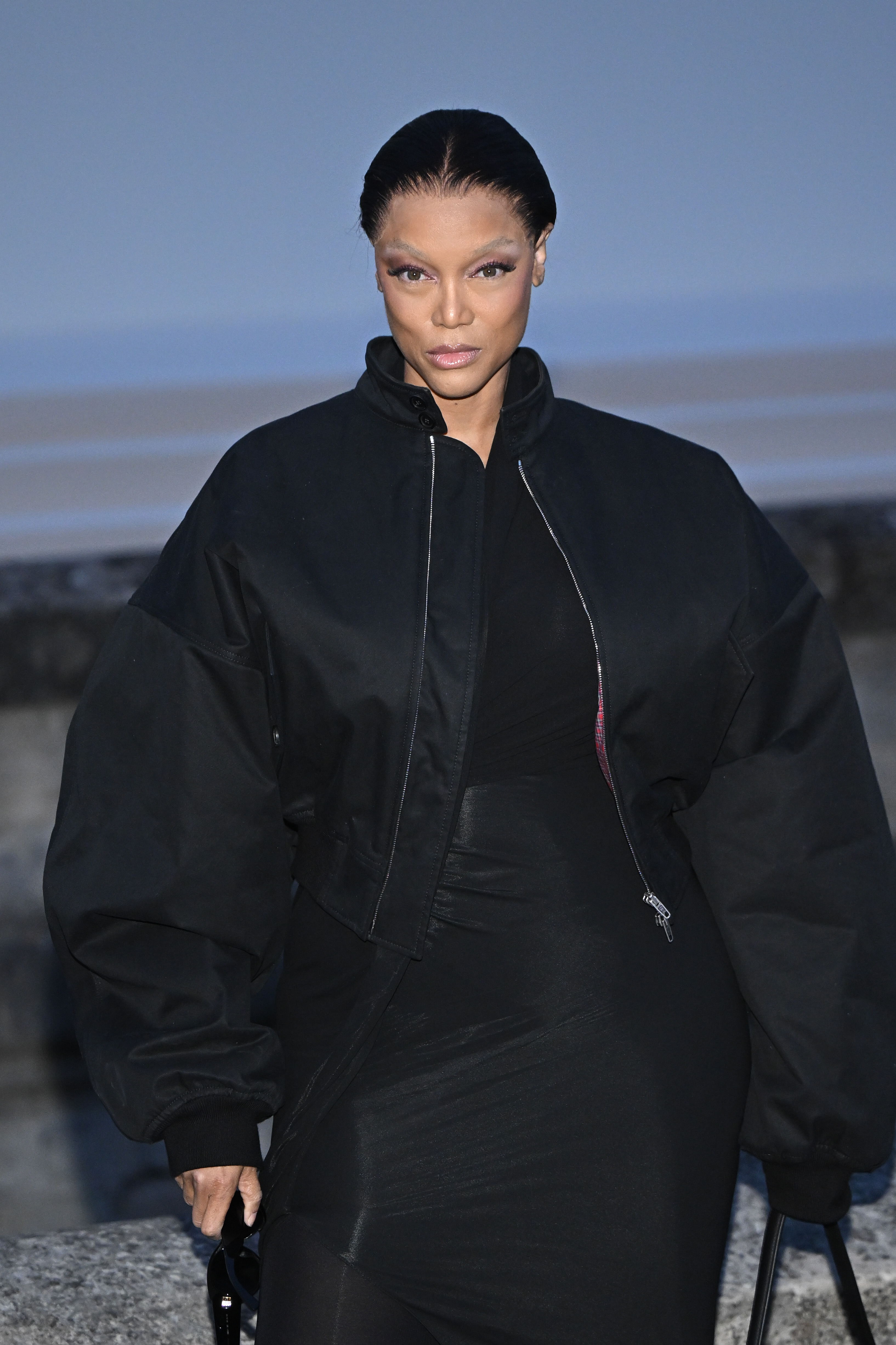 Tyra Banks asiste al Balenciaga Womenswear Fall/Winter 2025-2026 en París, Francia, el 9 de marzo de 2025 | Fuente: Getty Images