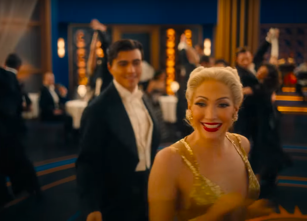 Jennifer Lopez bailando con Tonatiuh en el trailer de la película. | Fuente: YouTube/Jennifer Lopez