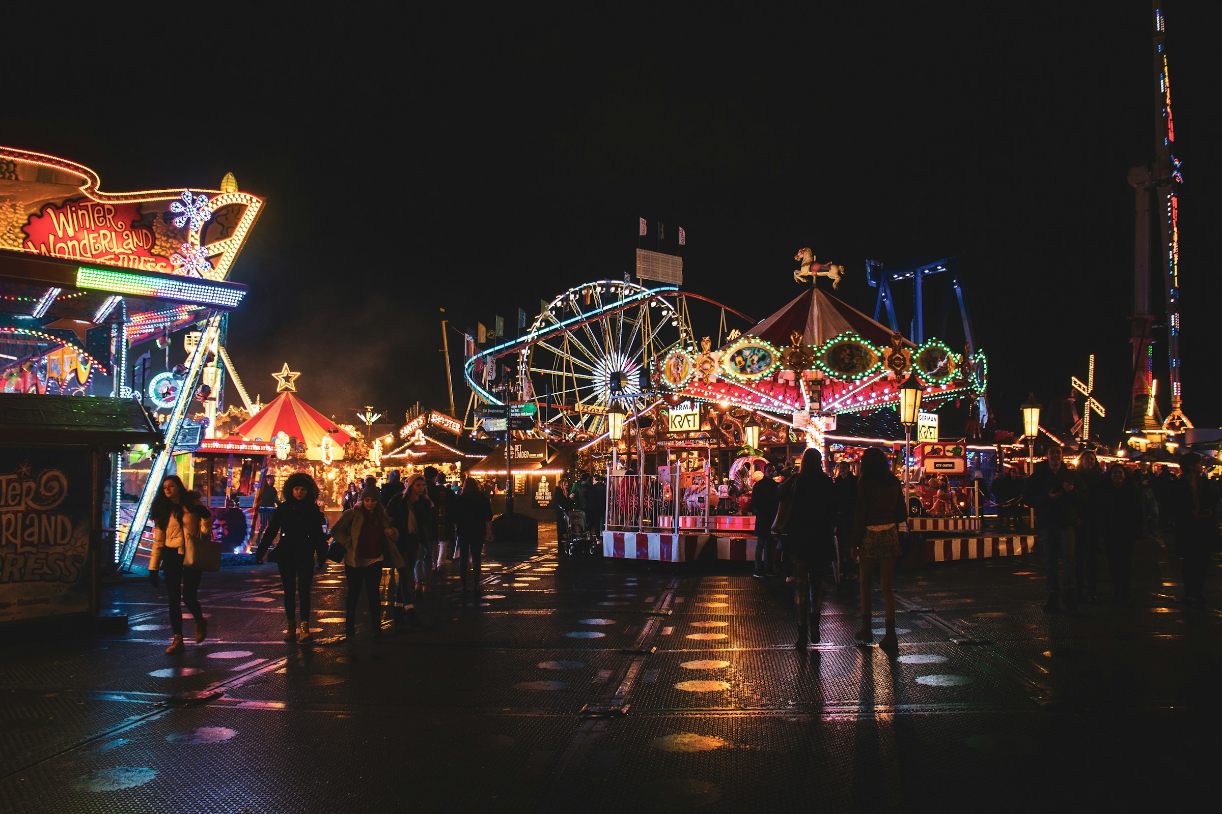 Un carnaval de noche | Fuente: Unsplash