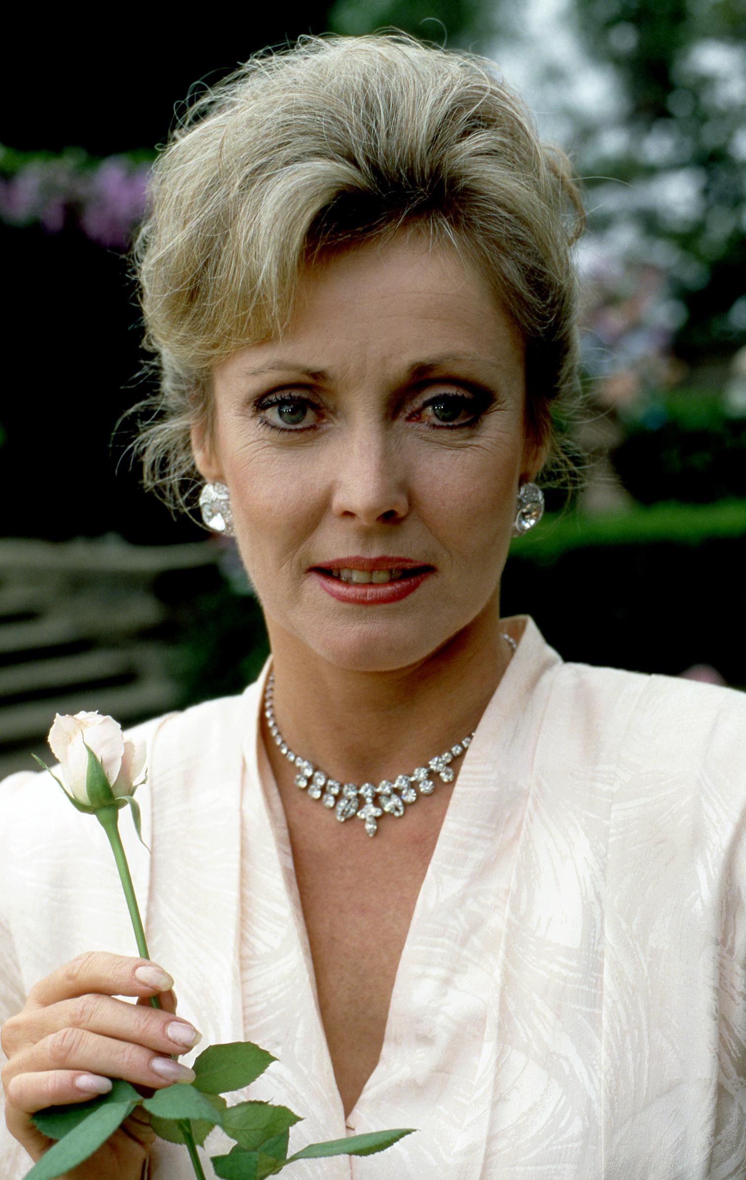 Judith McConnell de "Santa Barbara" posa para un retrato, en Los Ángeles, California, hacia 1987. | Fuente: Getty Images