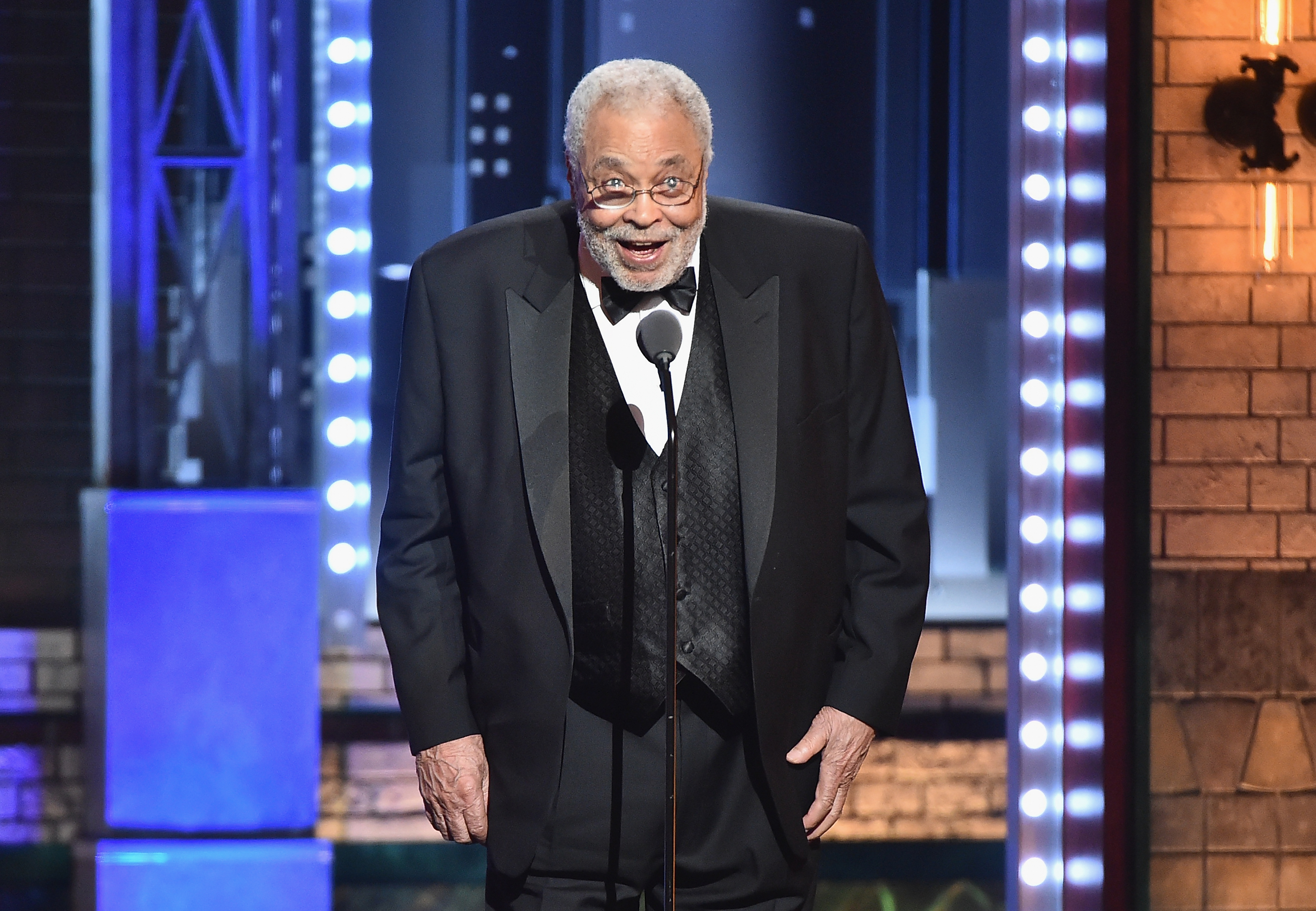 James Earl Jones acepta el Premio Tony Especial a la Trayectoria durante los Premios Tony 2017 el 11 de junio en Nueva York. | Fuente: Getty Images