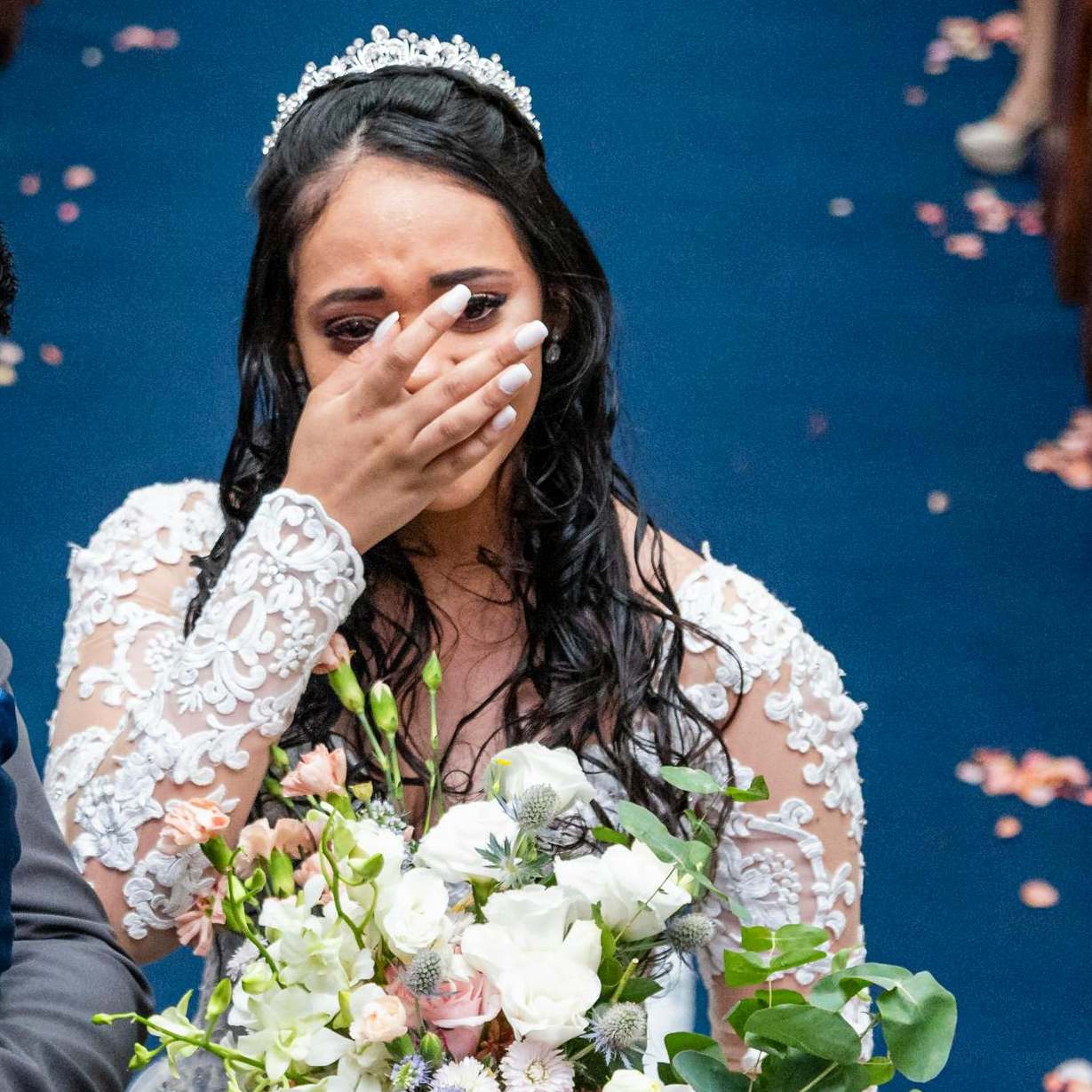 Una novia llorando en el altar | Fuente: Pexels