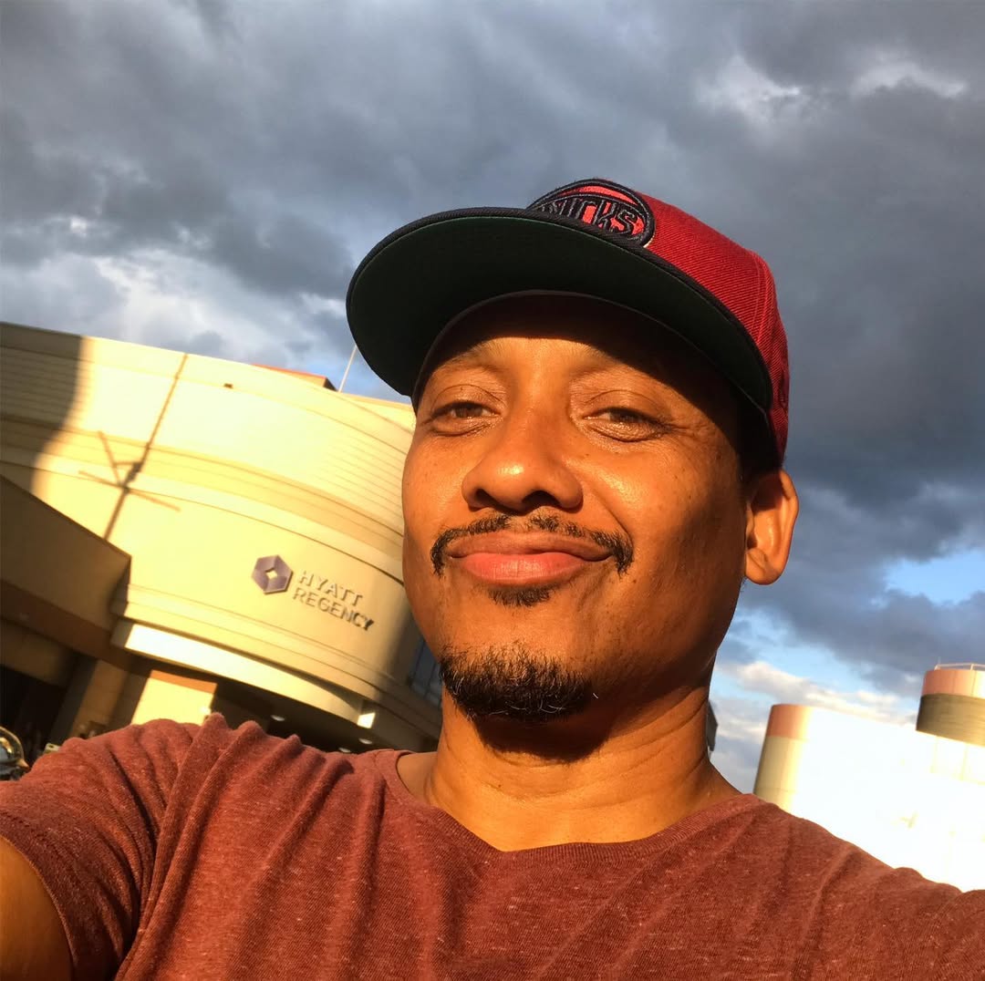 El actor sonríe para la cámara, de un post fechado el 10 de agosto de 2019 | Fuente: Instagram/khalilkain