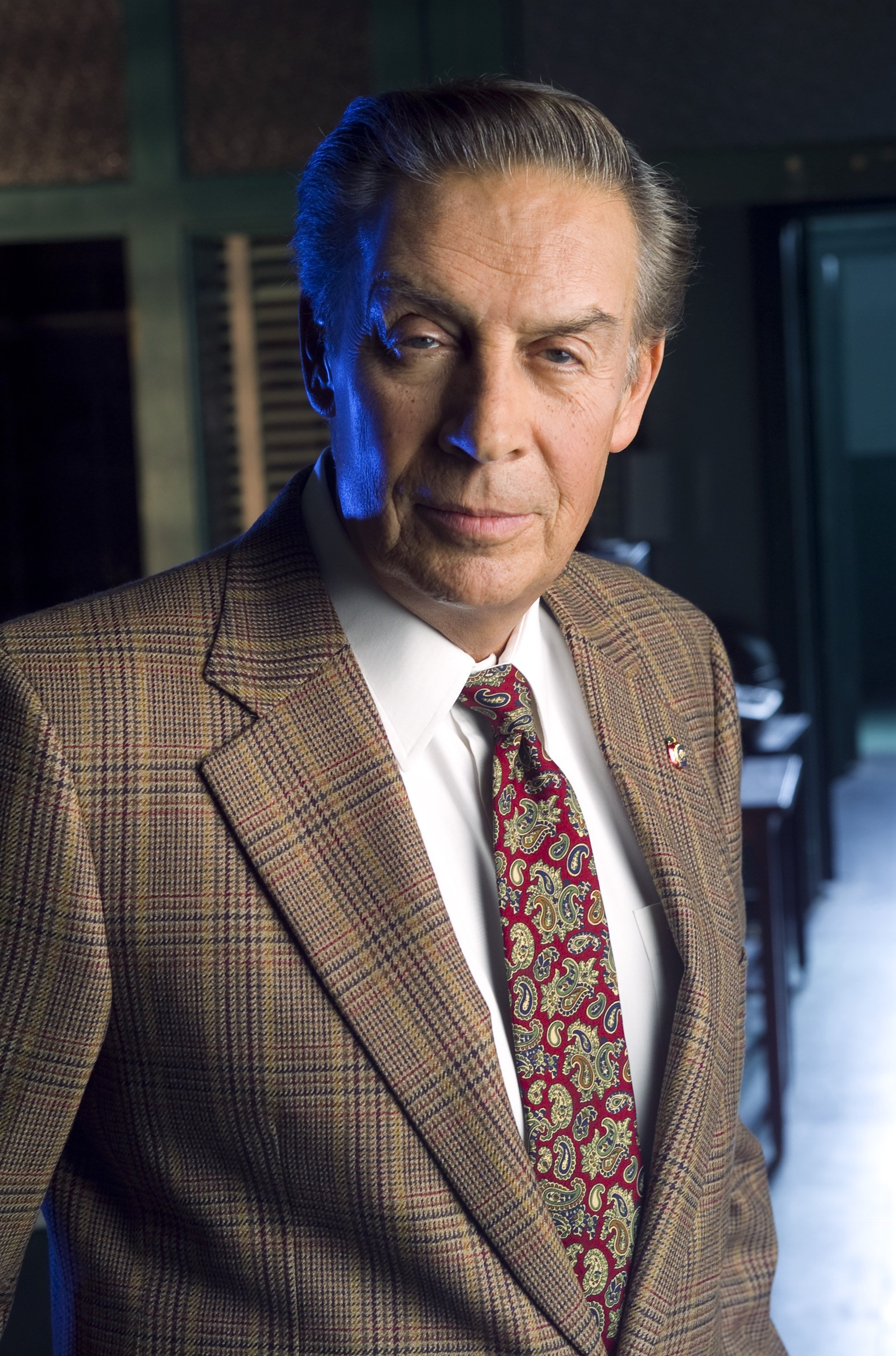 Jerry Orbach como el detective Lennie Briscoe en la temporada 11 de "Law & Order" | Foto: Getty Images