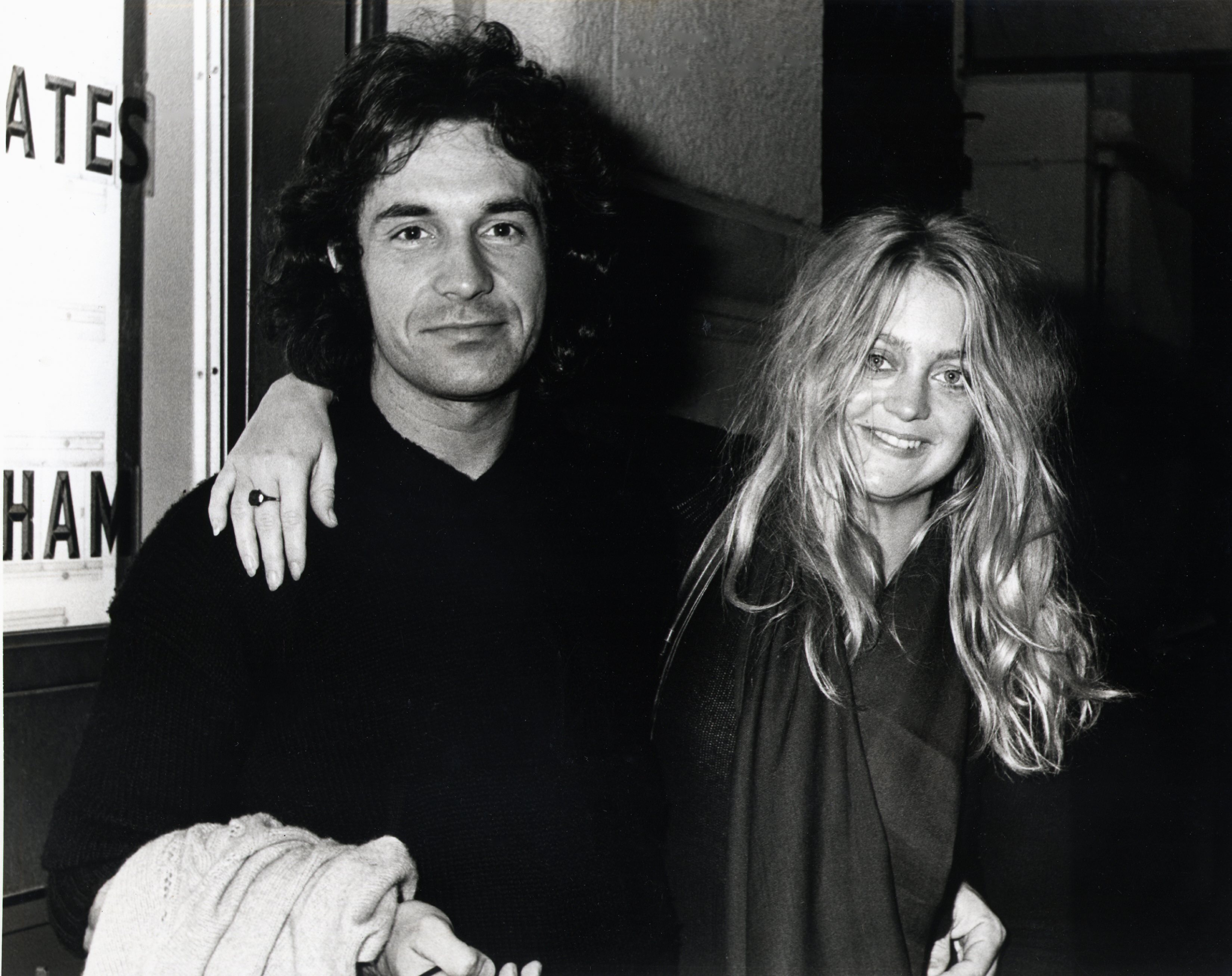 Bill Hudson y Goldie Hawn en los años 70 | Fuente: Getty Images